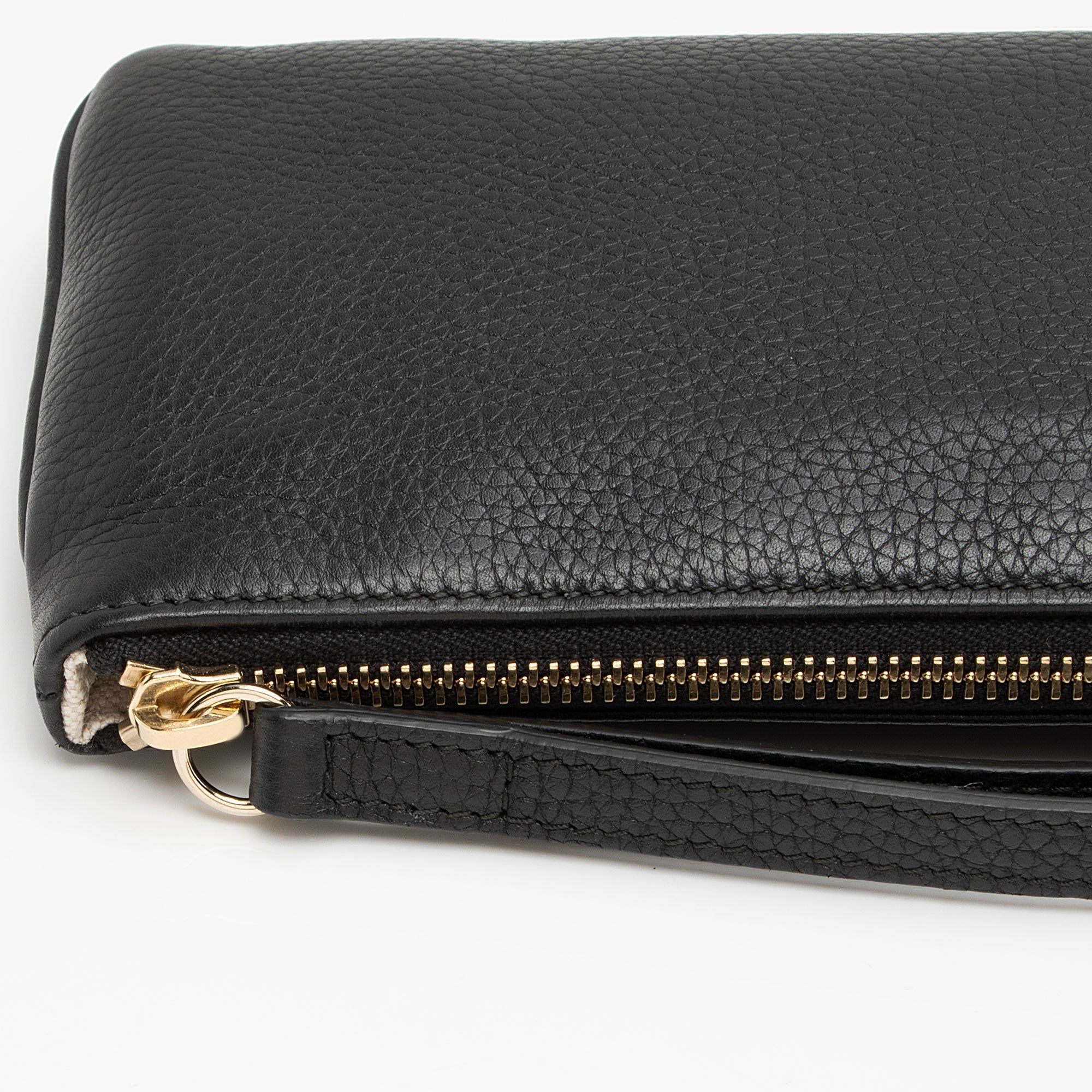 Gucci Leather Soho Wristlet (SHF-tCQd7D)