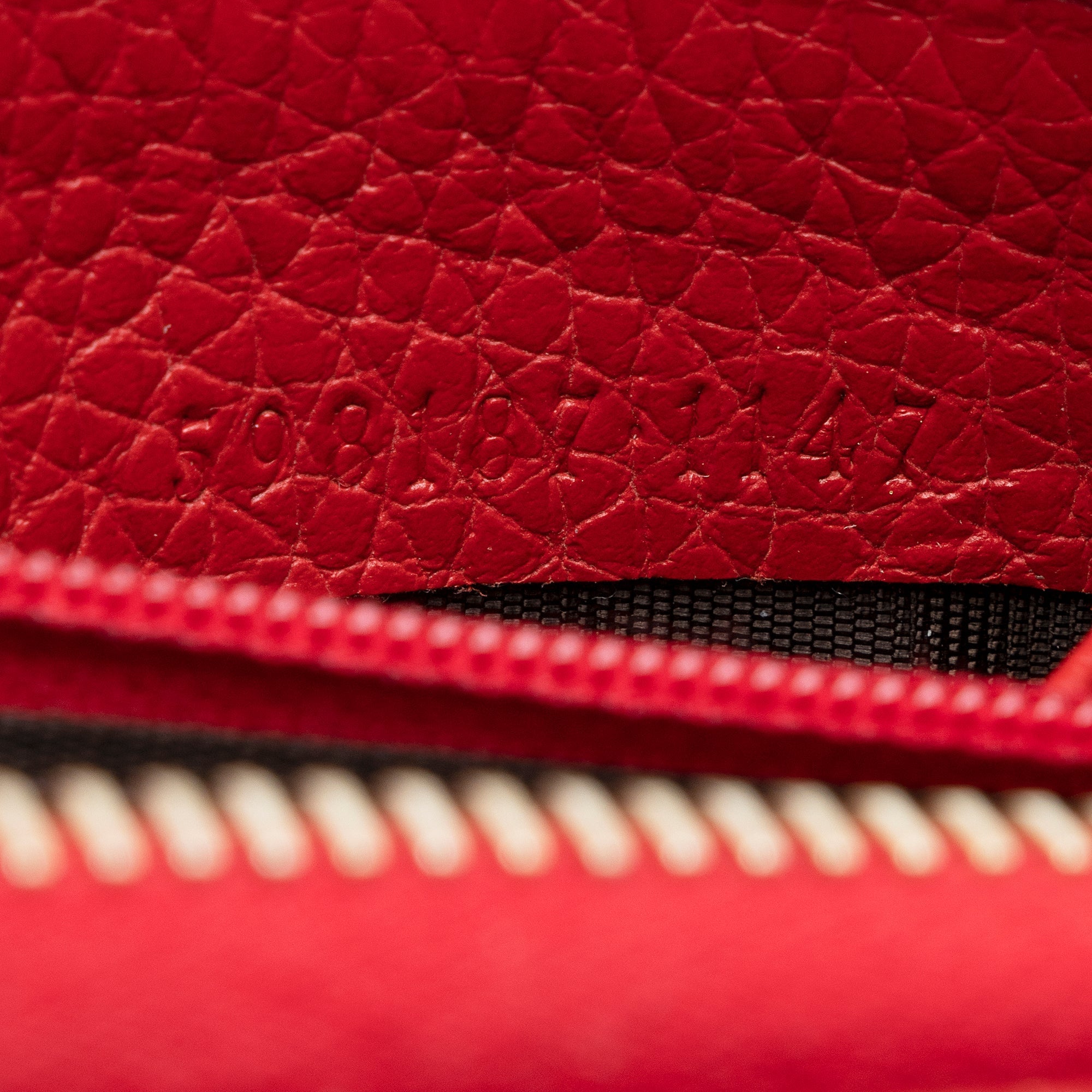 Gucci Leather Soho Zip Around Wallet (SHF-22236)