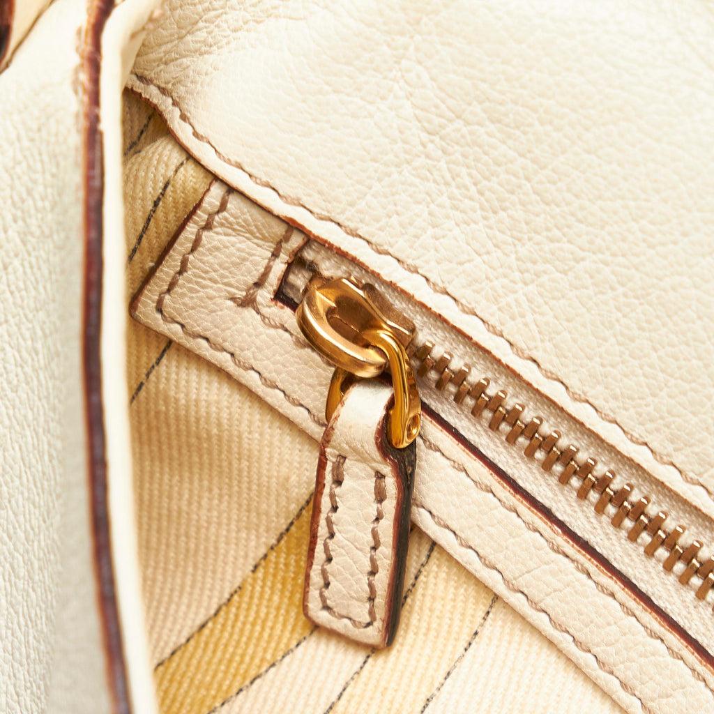 Gucci Leather Wave Baguette (SHG-xT6Xnx)