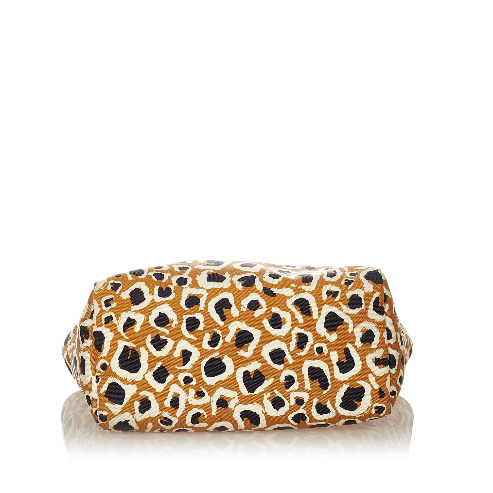 Gucci Leopard Printed Nylon Tote Bag (SHG-37366)