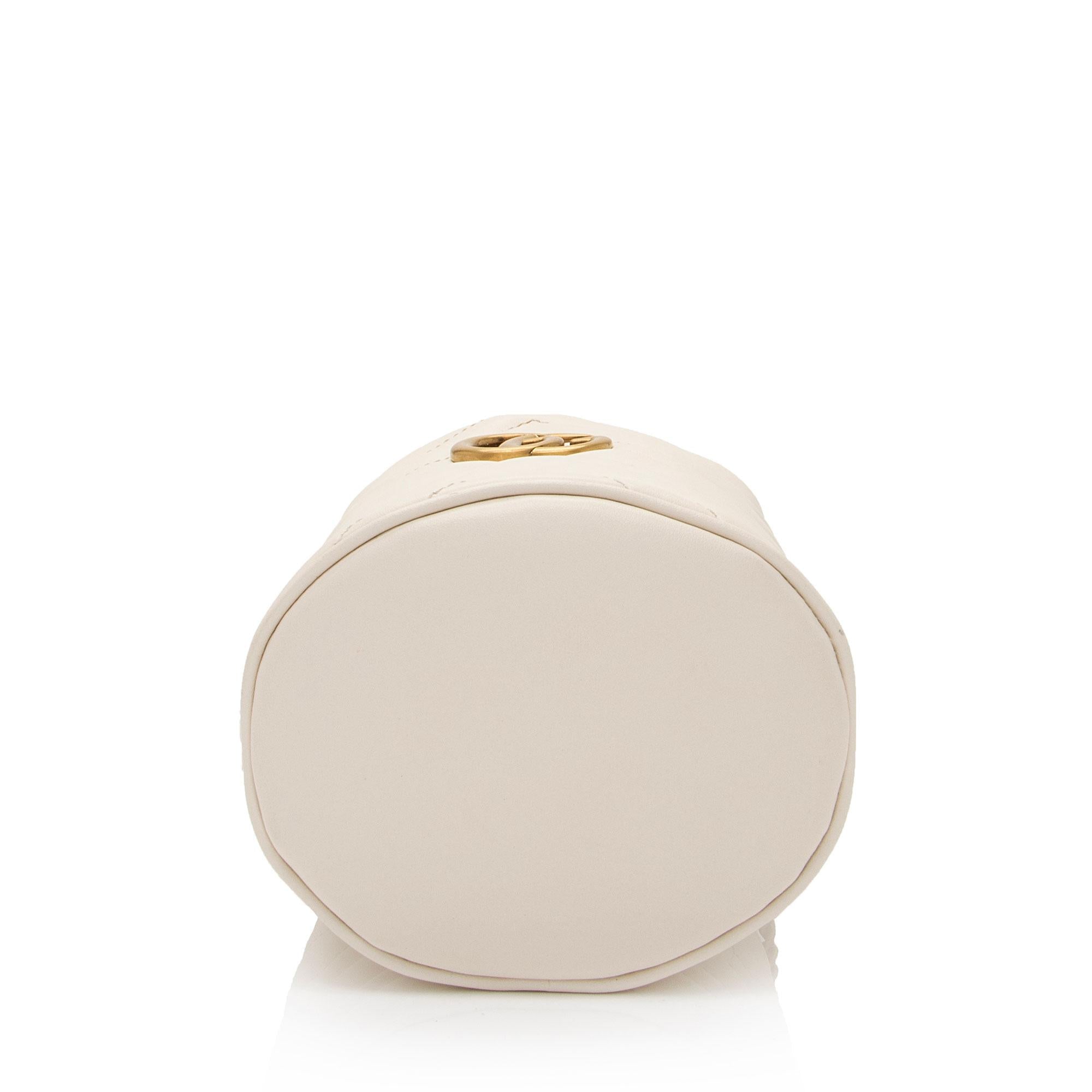 Gucci Matelasse Leather GG Marmont Mini Bucket Bag (SHF-OKI41N)