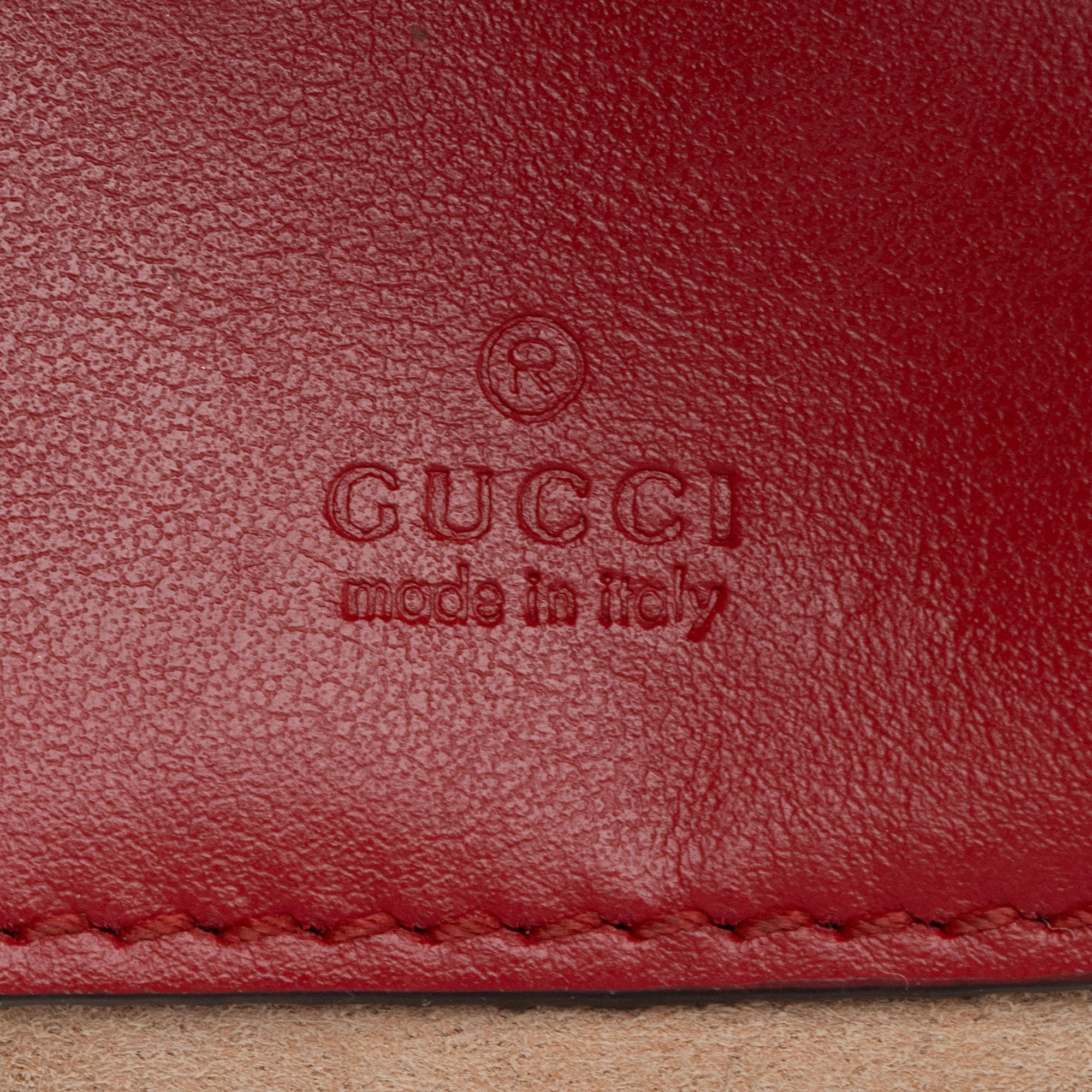 Gucci Matelasse Leather GG Marmont Mini Bucket Bag (SHF-T9mlN1)