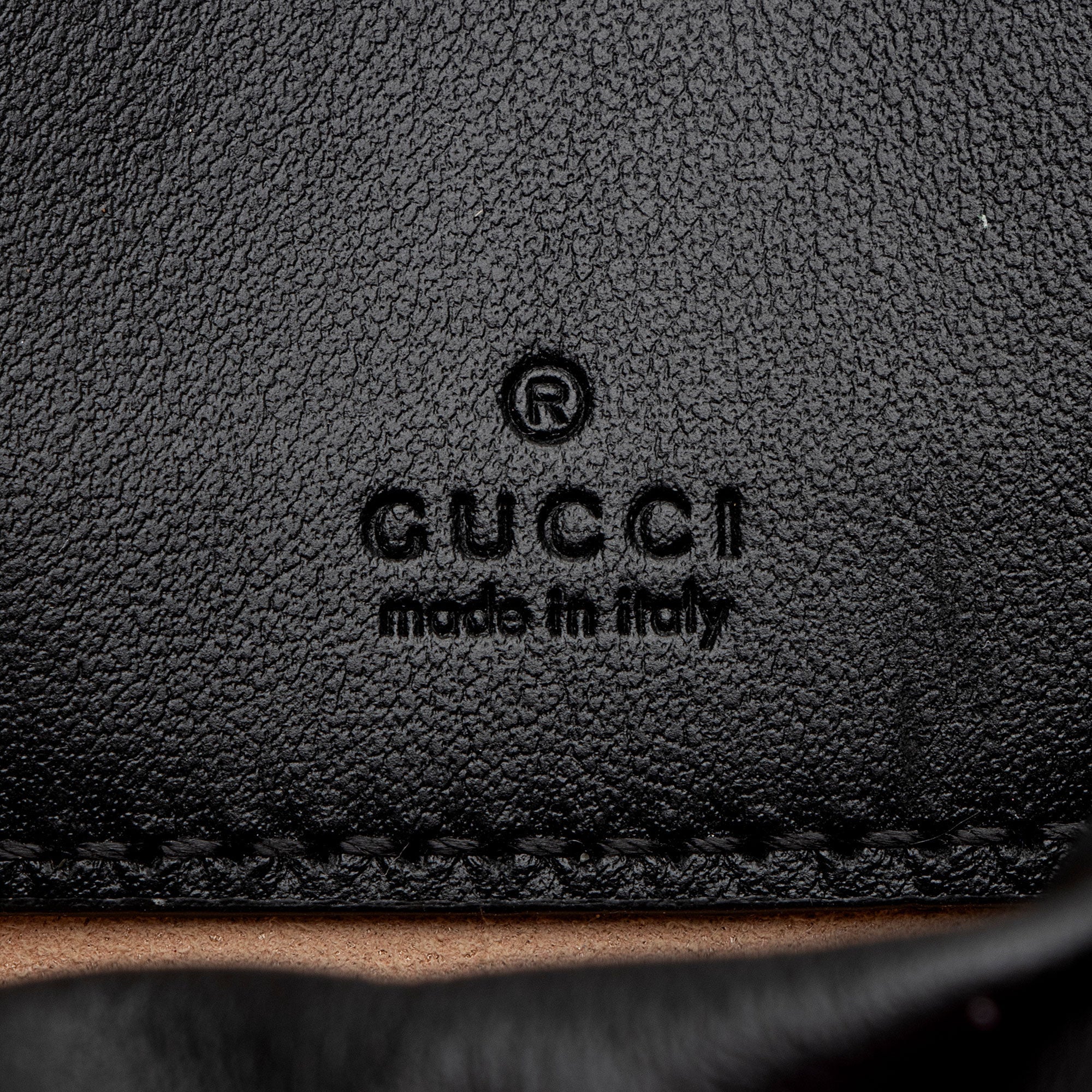 Gucci Matelasse Leather GG Marmont Mini Bucket Bag (SHF-IV6bhP)