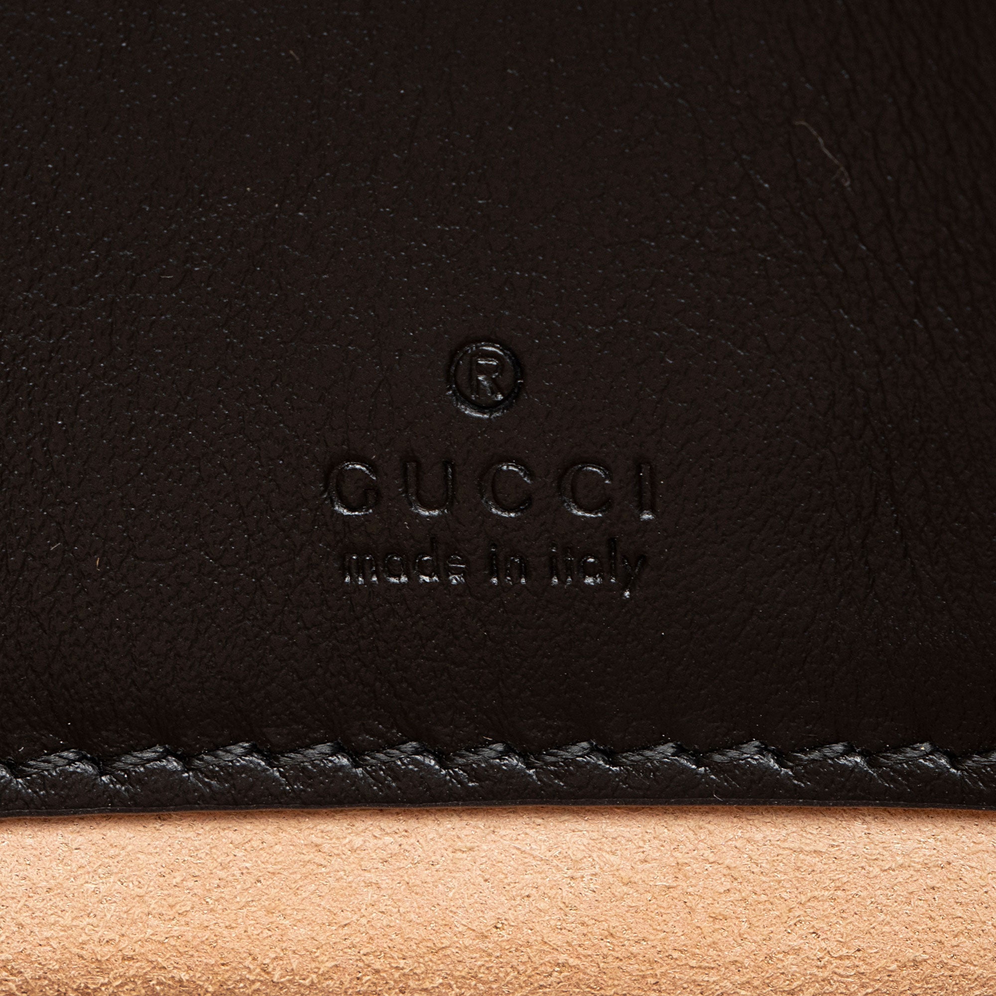 Gucci Matelasse Leather GG Marmont Round Wristlet (SHF-Zt6z5J)