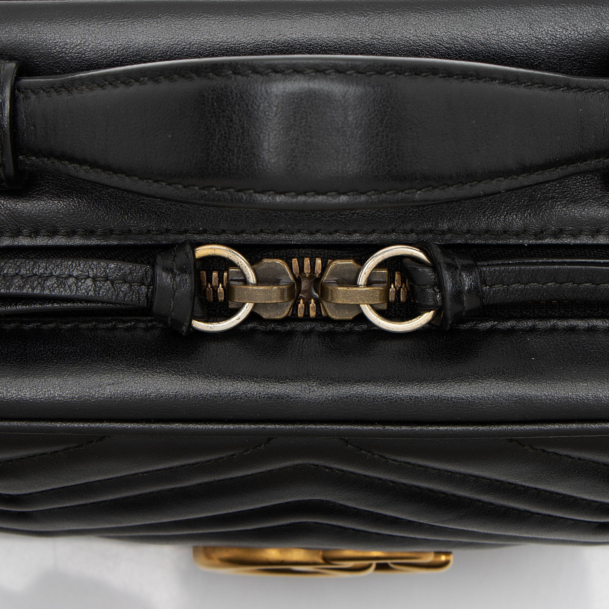 Gucci Matelasse Leather GG Marmont Zip Around Top Handle (SHF-aqAv76)