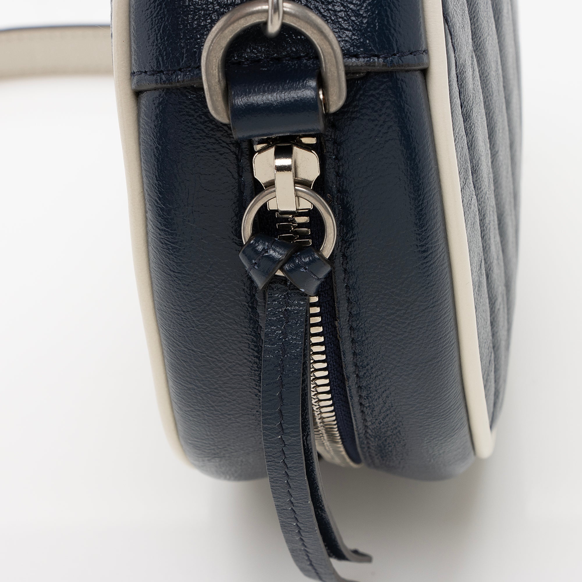 Gucci Matelasse Leather Torchon GG Marmont Round Mini Shoulder Bag (SHF-22849)