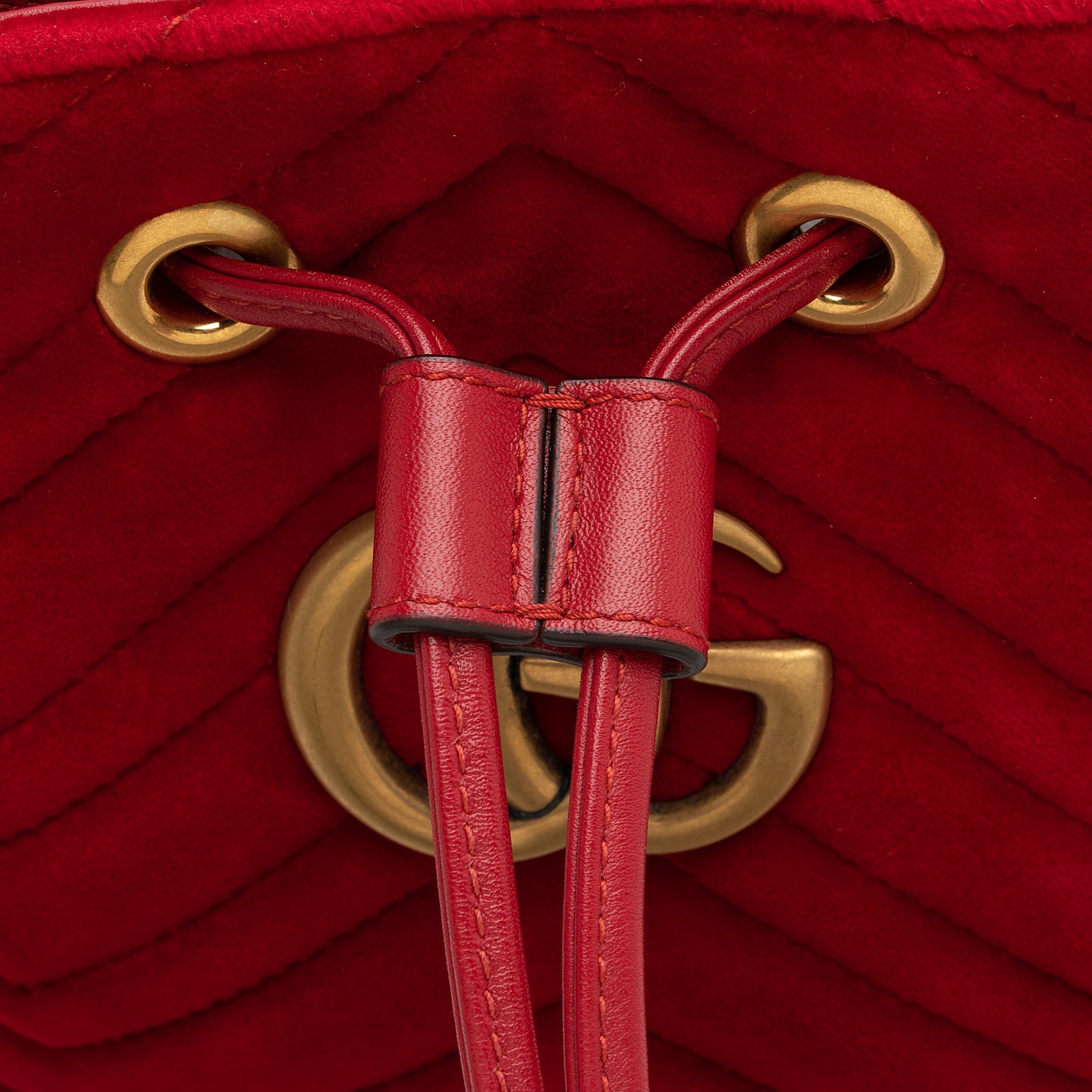 Gucci Matelasse Velvet GG Marmont Bucket Bag (SHF-22829)