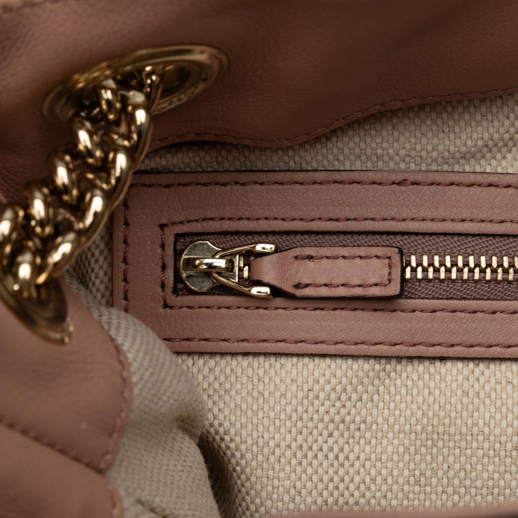 Gucci Medium Patent Soho Chain Tote (SHG-jrt6iJ)