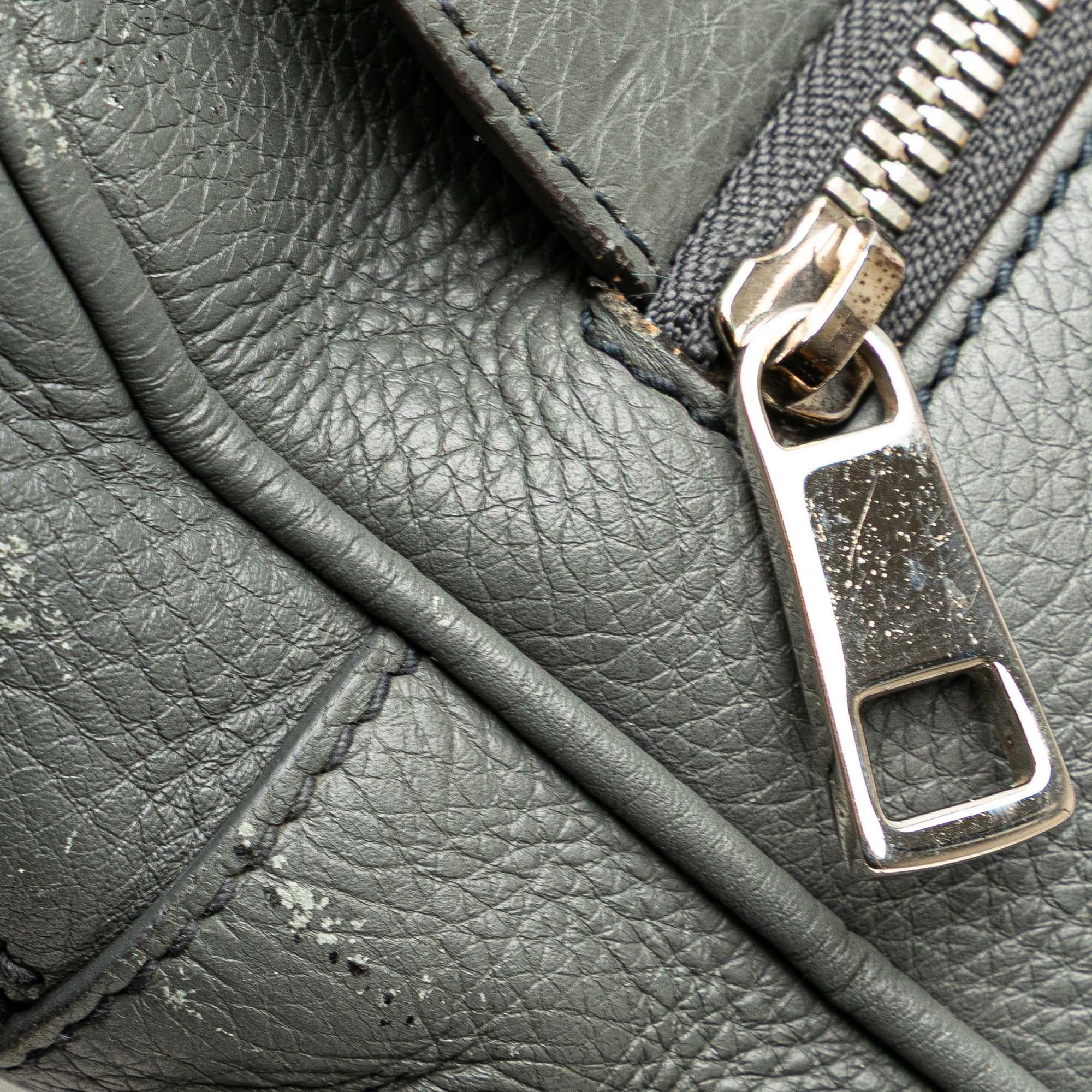 Gucci Medium Pebbled Calfskin Soho Messenger Bag