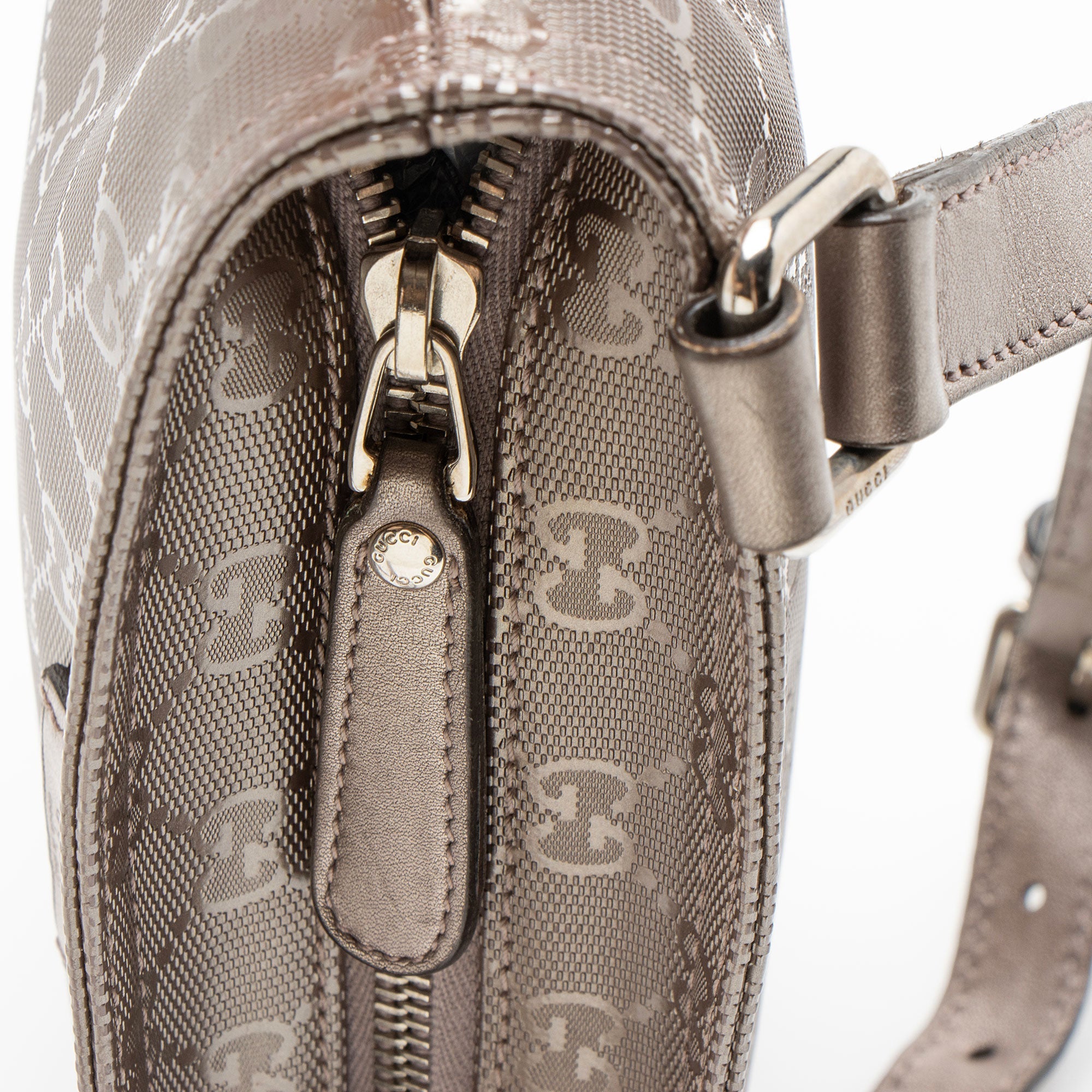 Gucci Metallic GG Imprime Flat Messenger