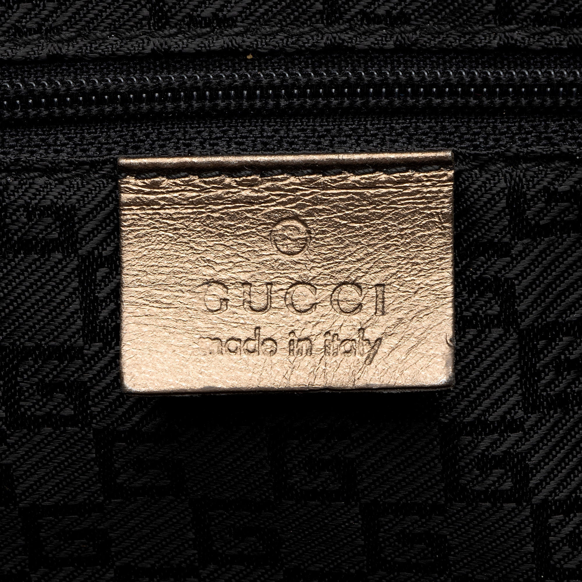 Gucci Metallic Leather Tiger Charm Shoulder Bag (SHF-ltMIAv)