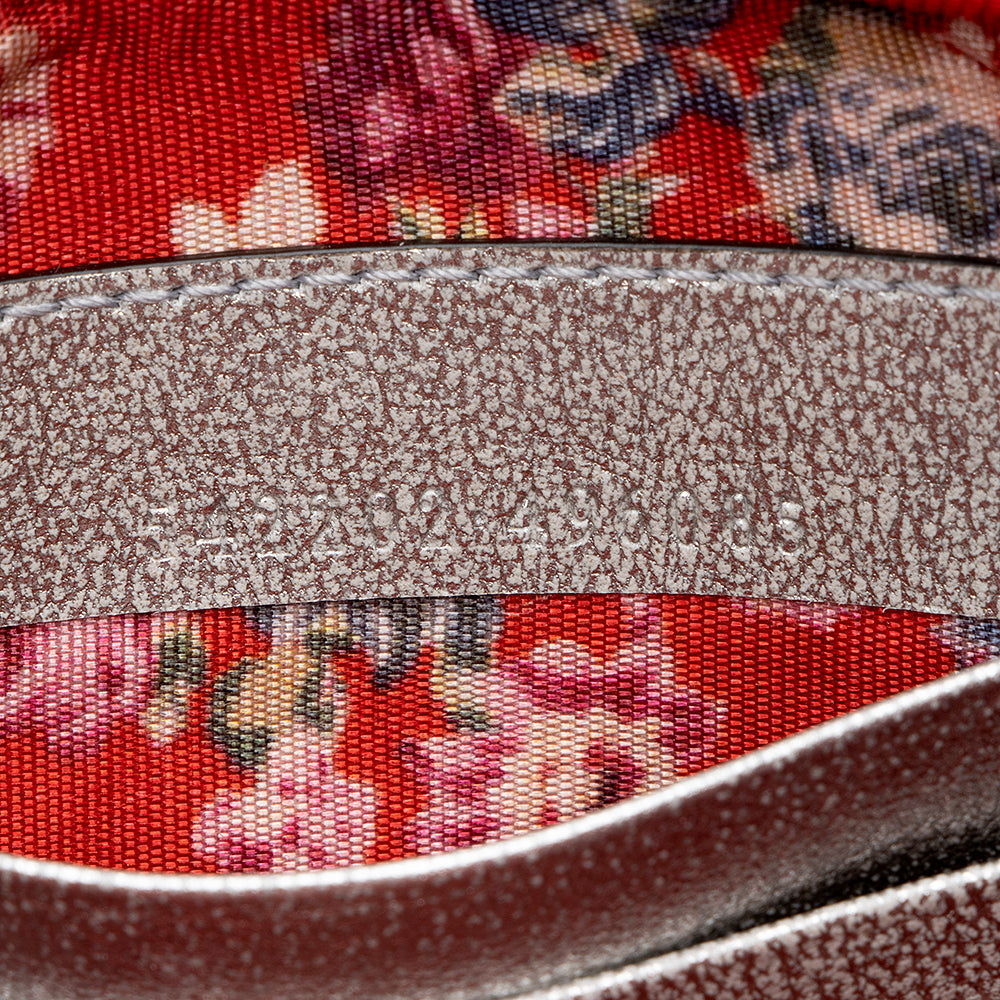 Gucci Metallic Leather Trapuntata Gucci Wristlet (SHF-15998)