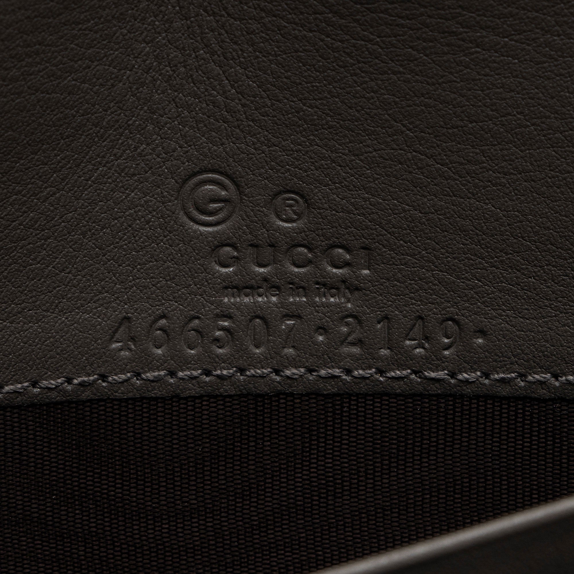 Gucci Microguccissima Leather Wallet Crossbody (SHF-XieKjF)