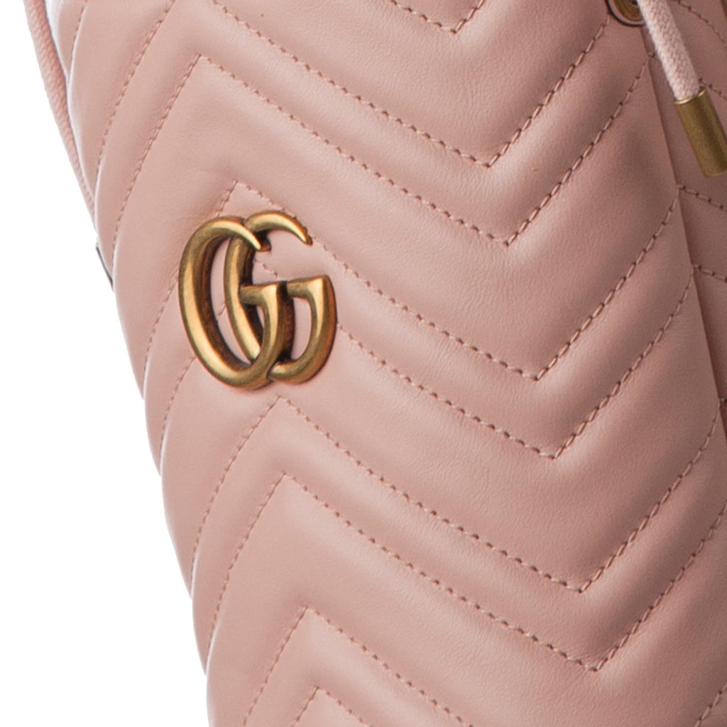 Gucci Mini GG Marmont Matelasse Bucket Bag (SHG-yidCFA)