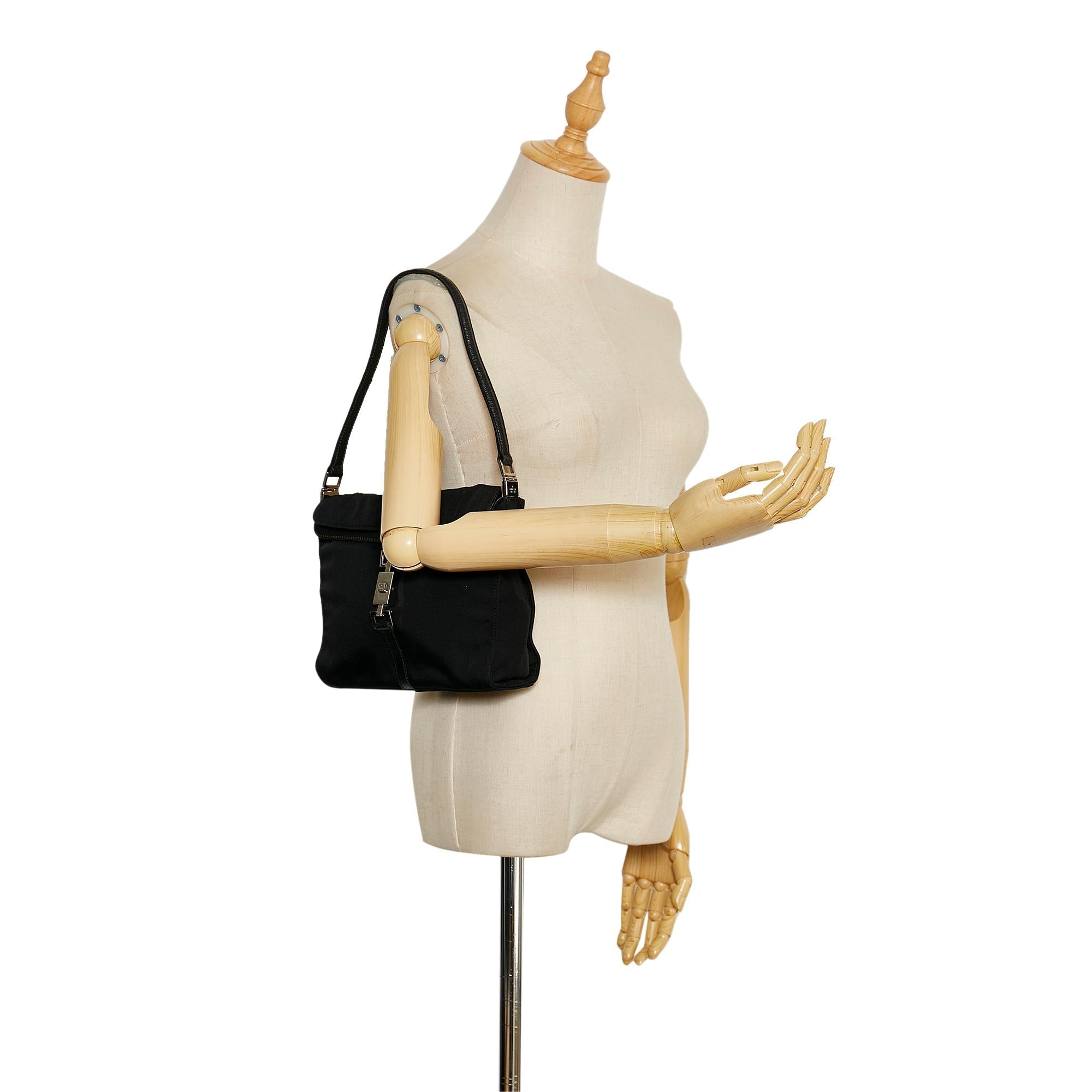 Gucci Nylon Jackie Shoulder Bag (SHG-c1Jvvt)