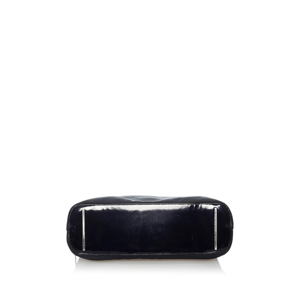 Gucci Nylon Shoulder Bag (SHG-31105)