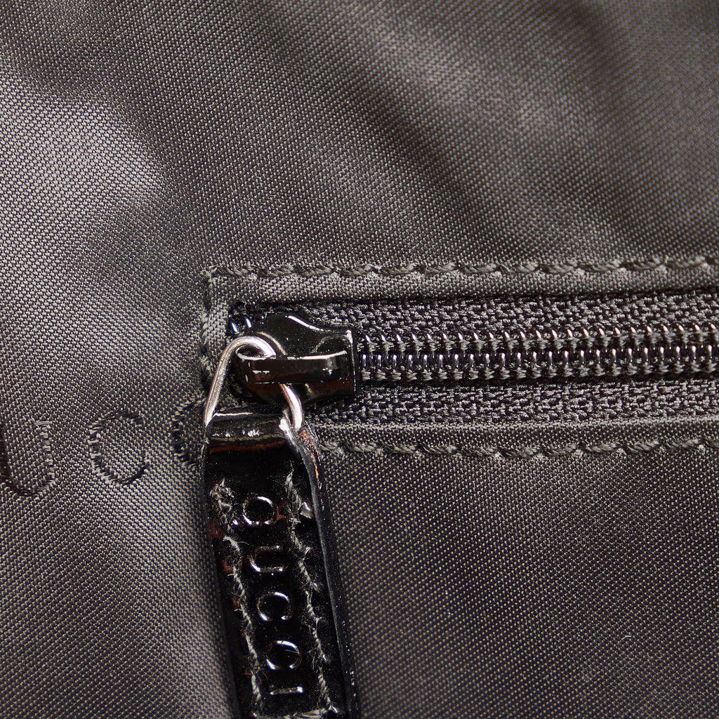 Gucci Nylon Shoulder Bag (SHG-34154)