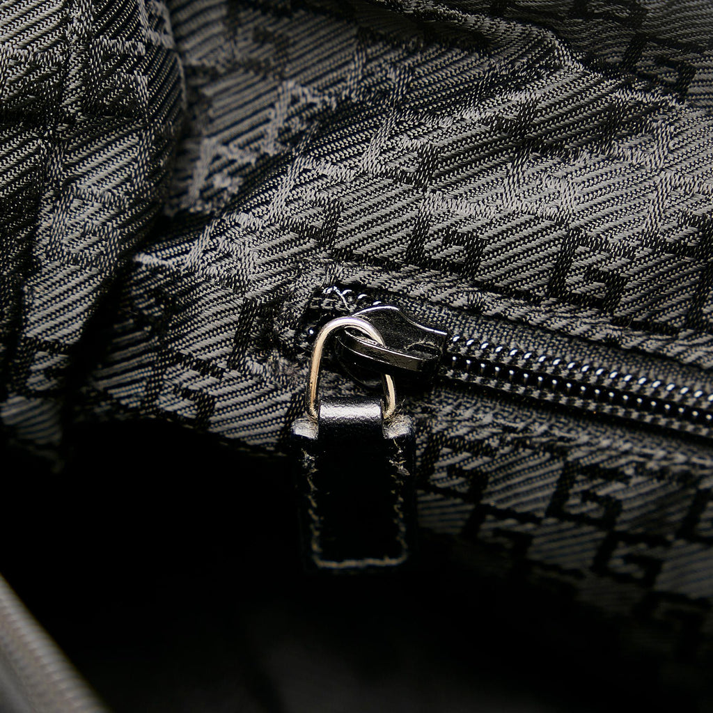 Gucci Nylon Shoulder Bag (SHG-36502)