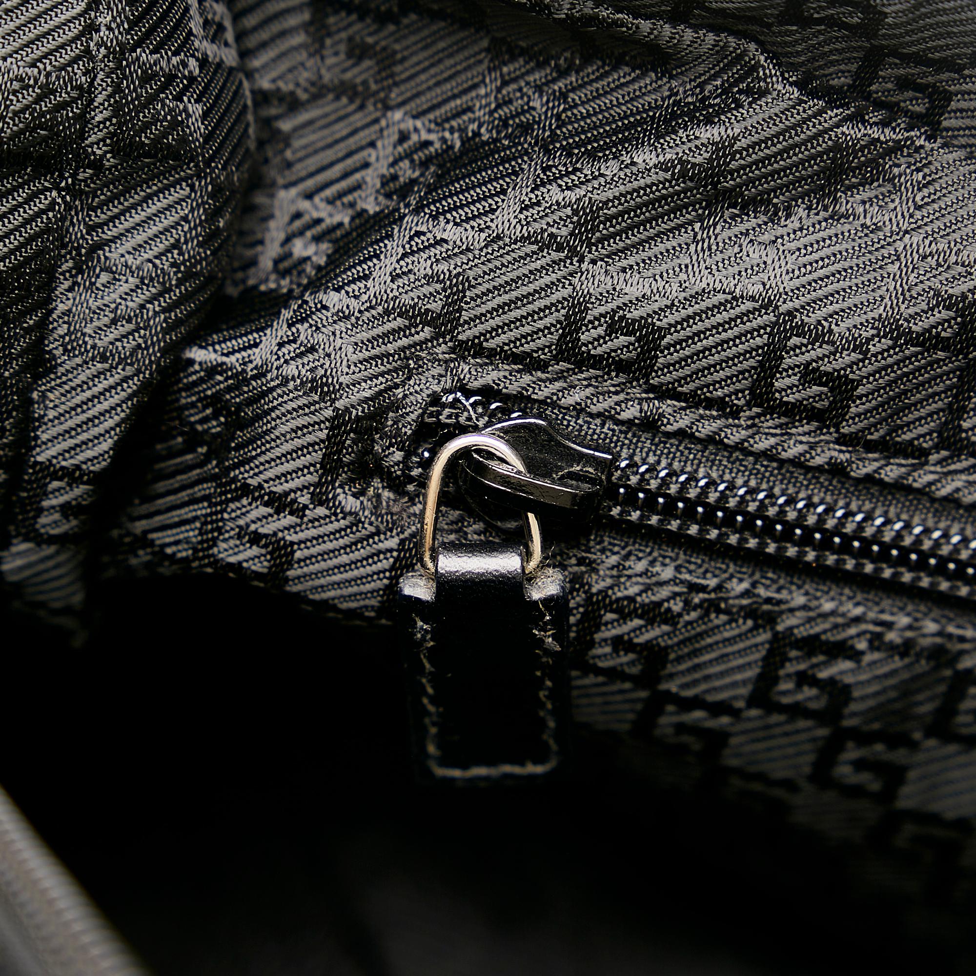 Gucci Nylon Shoulder Bag (SHG-36502)