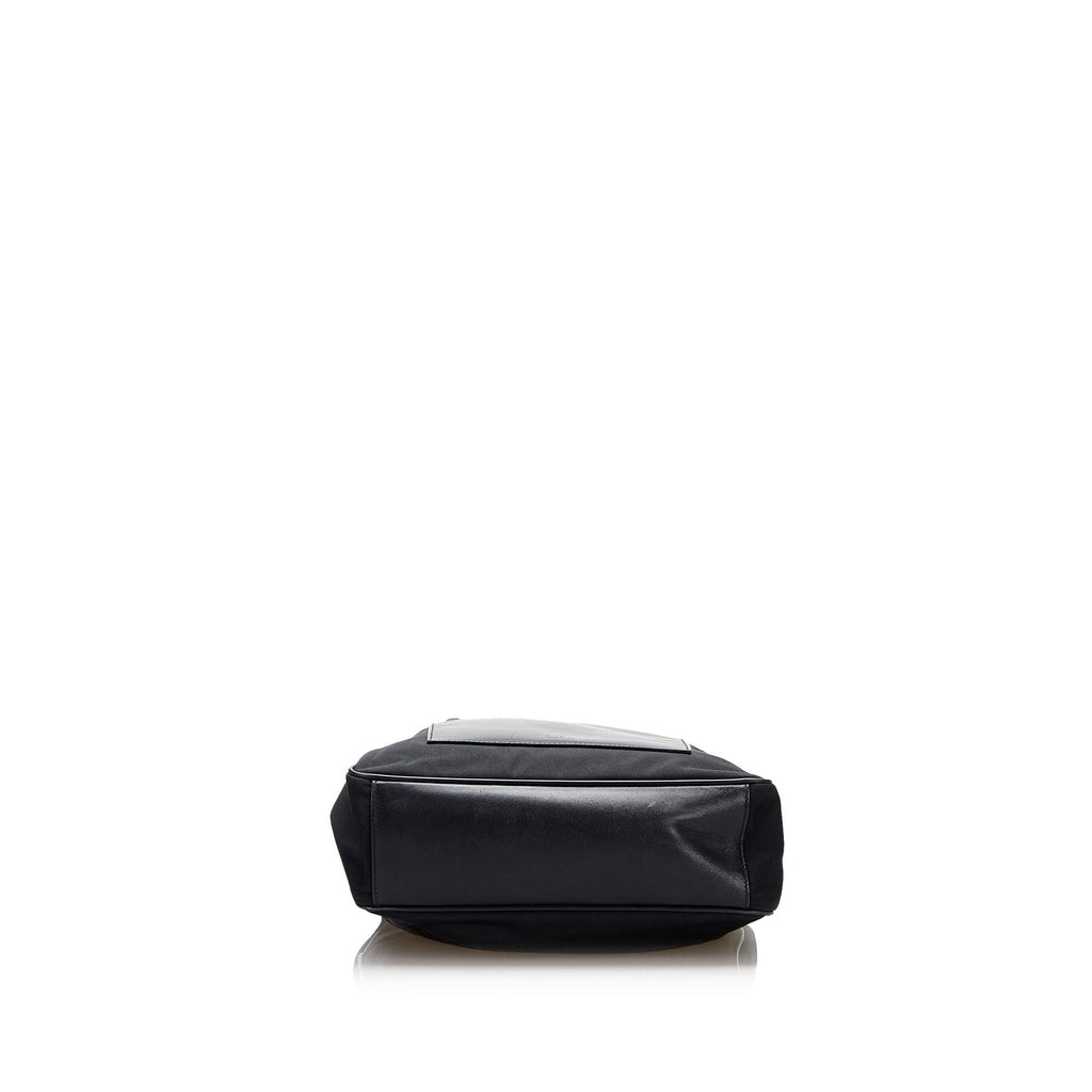 Gucci Nylon Shoulder Bag (SHG-MIDW4x)