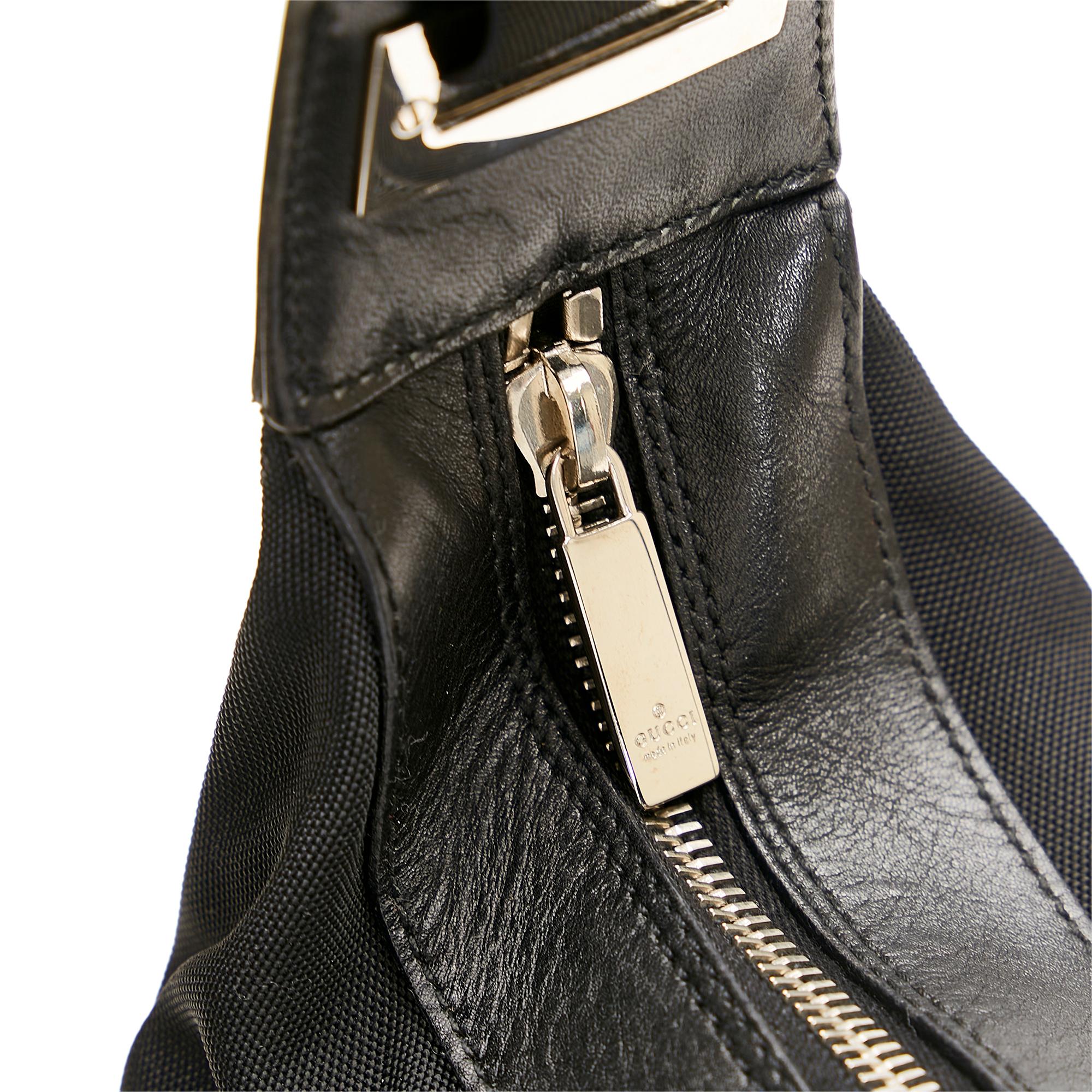 Gucci Nylon Shoulder Bag (SHG-MIDW4x)