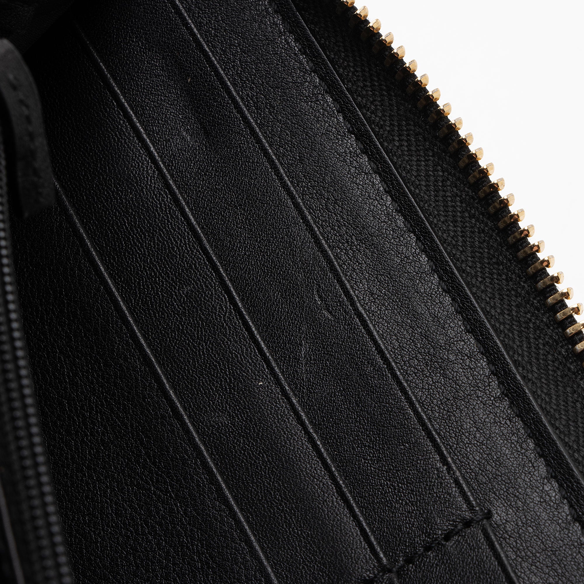 Gucci Patent Leather Soho Zip Around Wallet (SHF-OZVoQd)