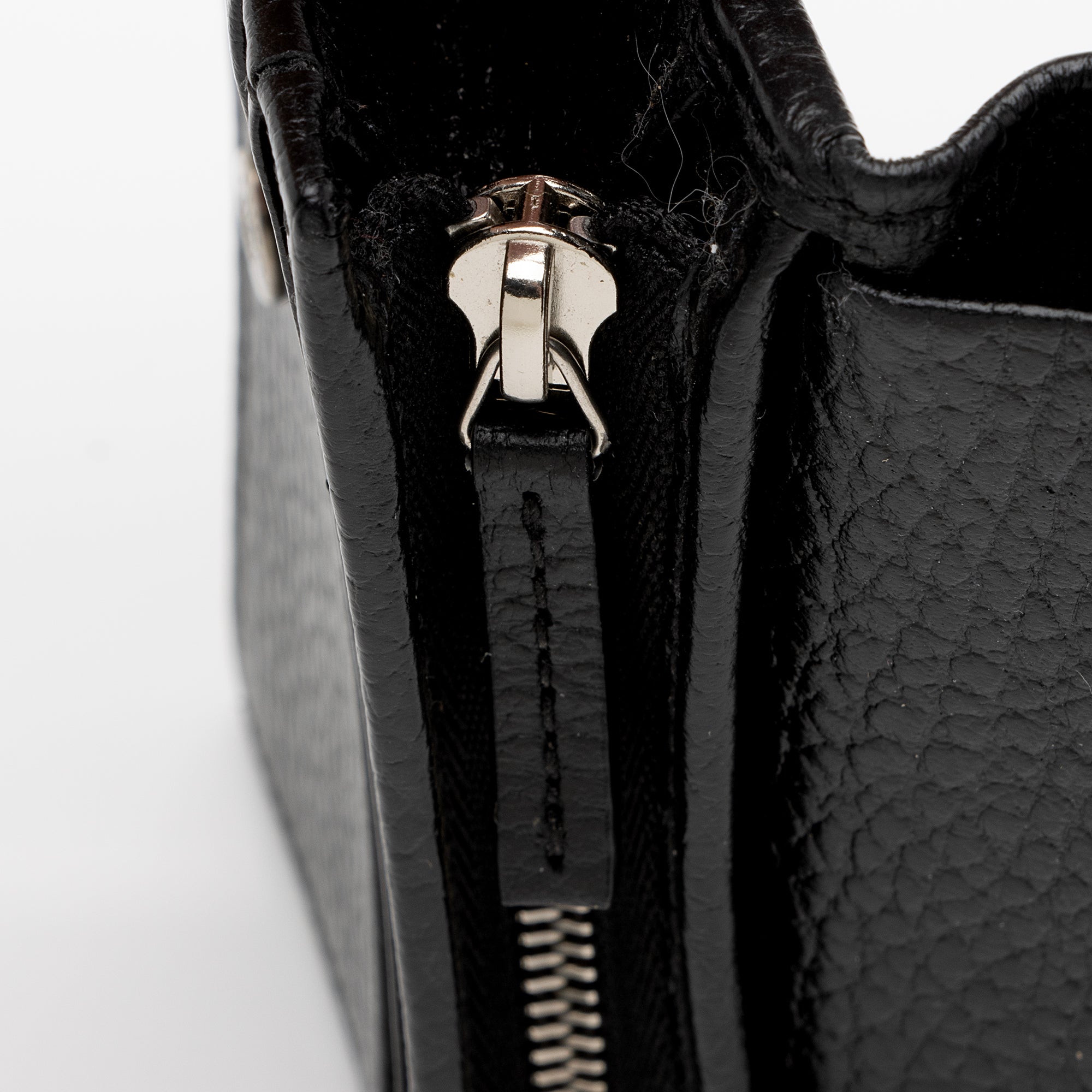 Gucci Pebbled Leather GG Marmont Card Case Wallet (SHF-dXo42g)