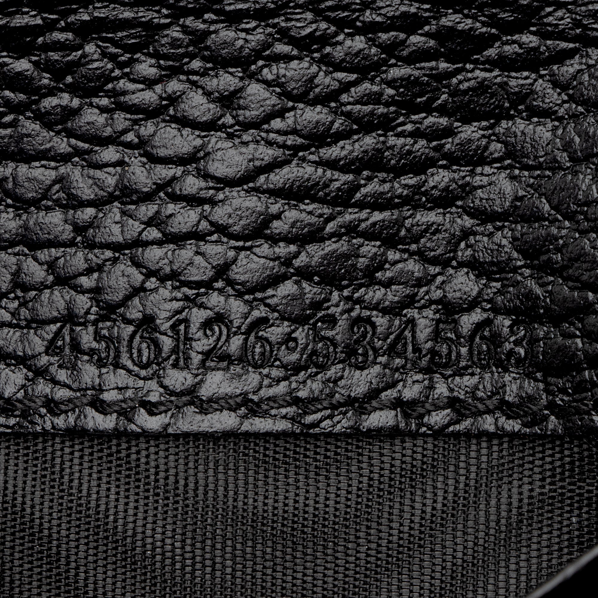 Gucci Pebbled Leather GG Marmont Card Case Wallet (SHF-dXo42g)
