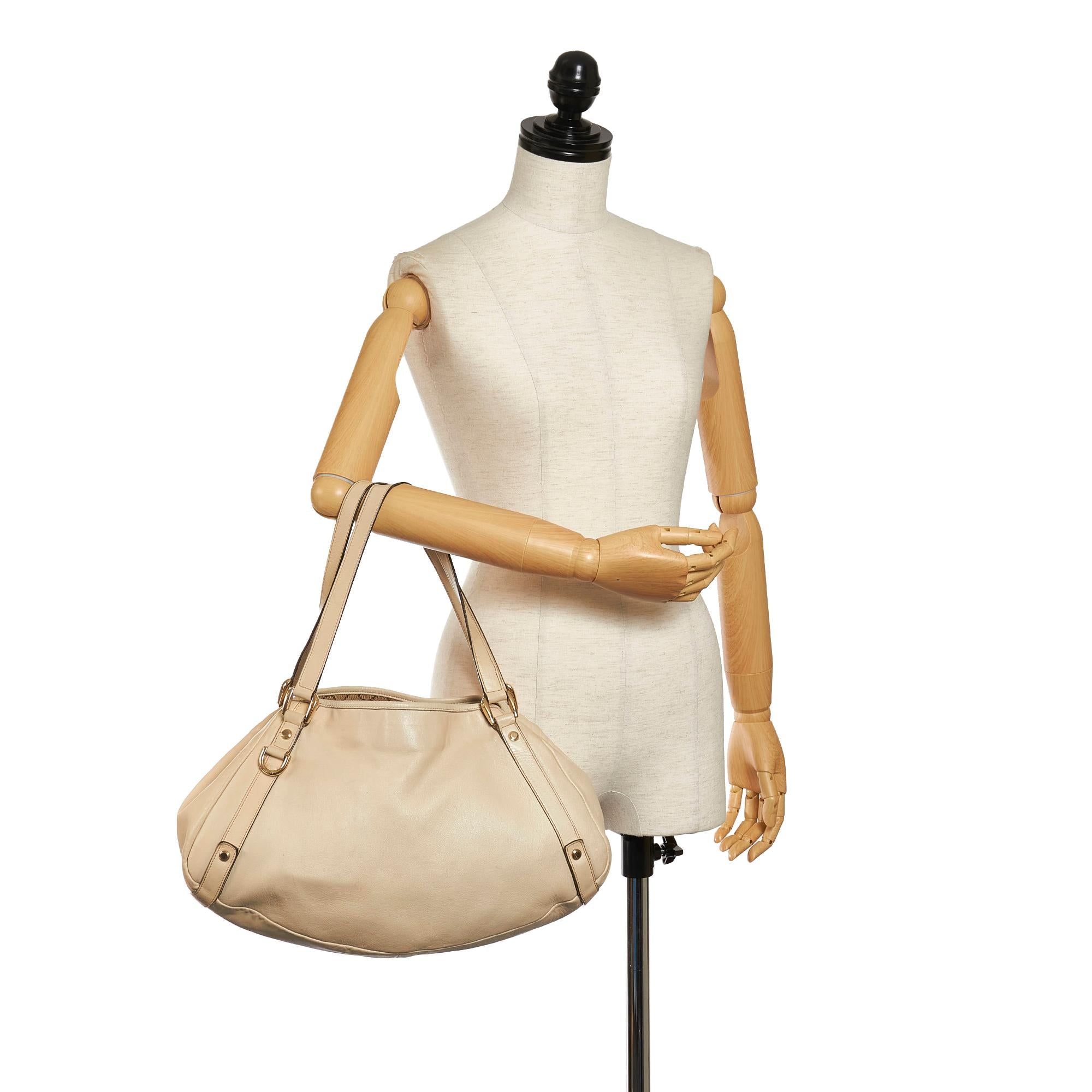 Gucci Pelham Leather Shoulder Bag (SHG-32813)