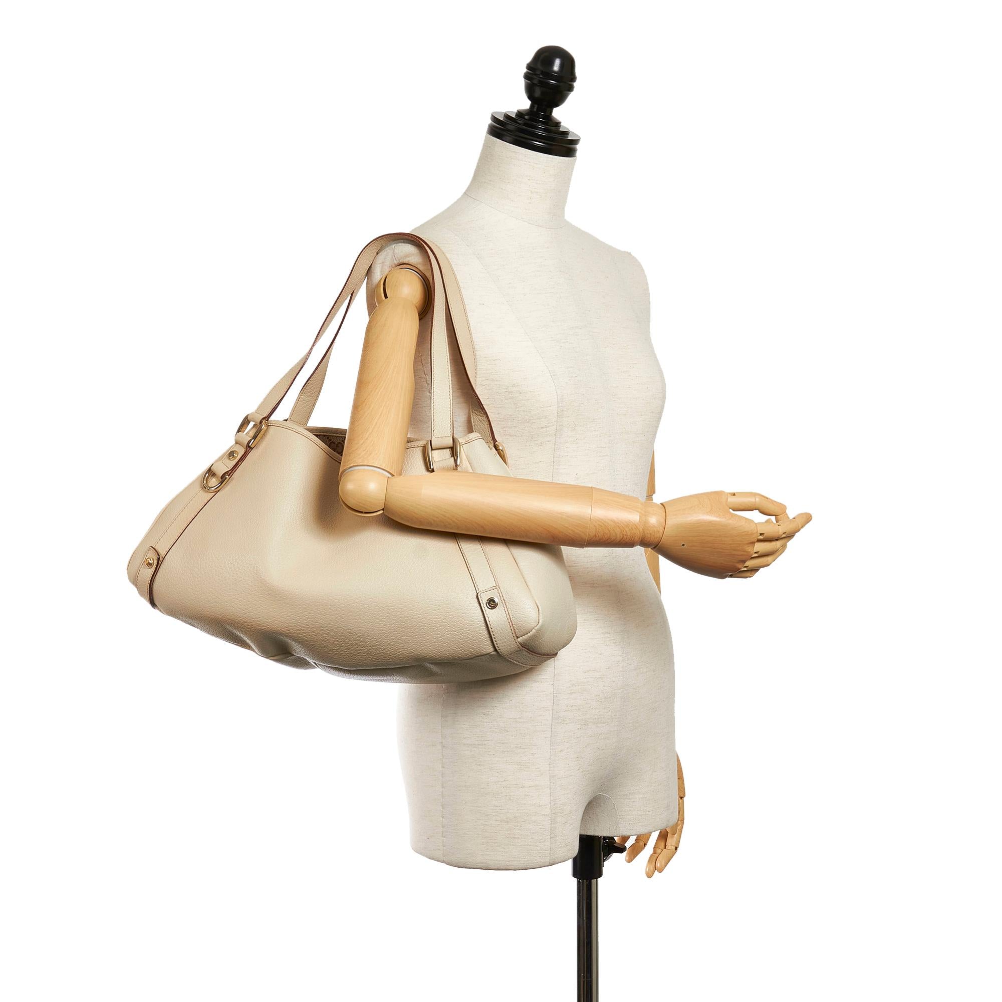 Gucci Pelham Leather Shoulder Bag (SHG-33847)