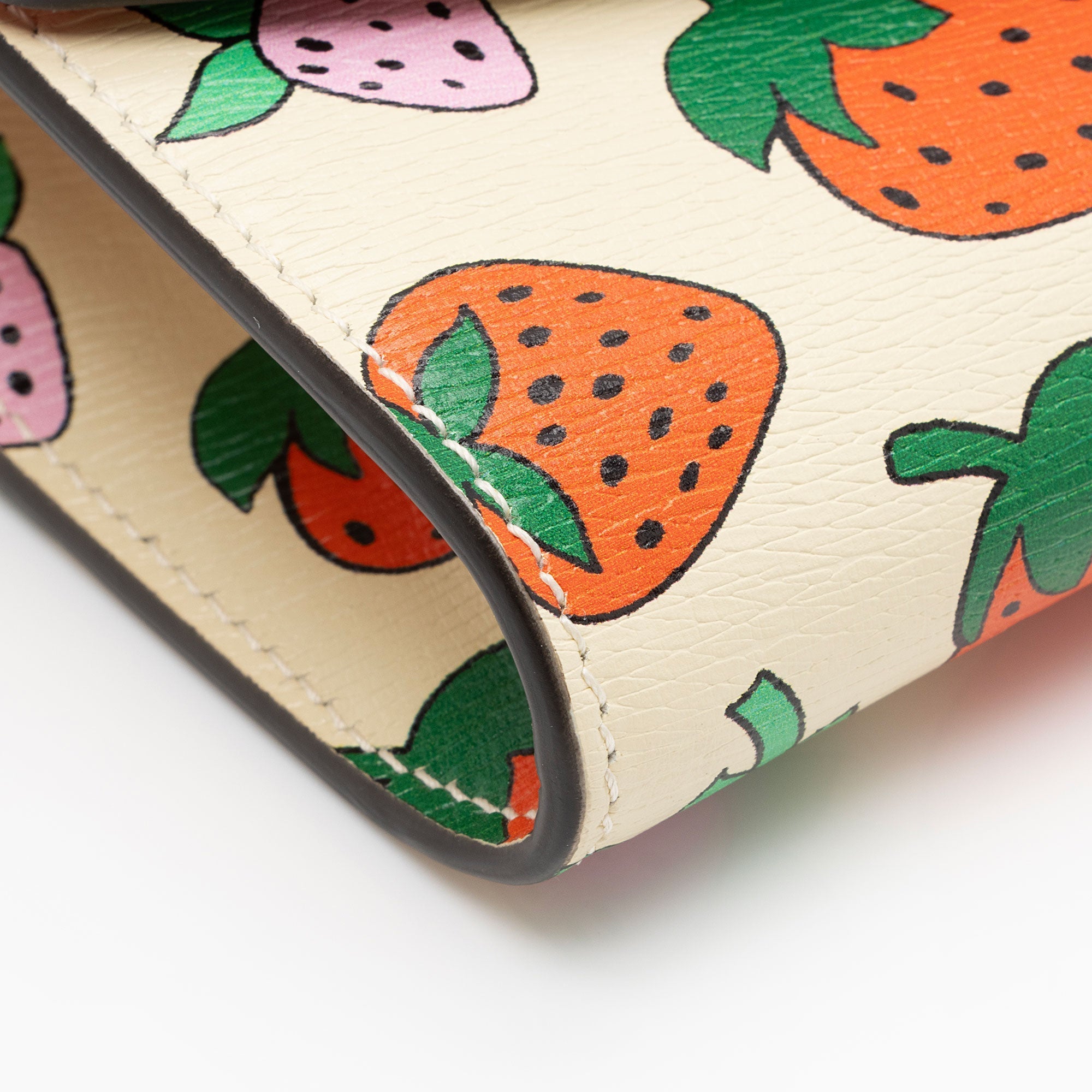 Gucci Printed Leather Strawberry Zumi Mini Shoulder Bag (SHF-Se6JXX)