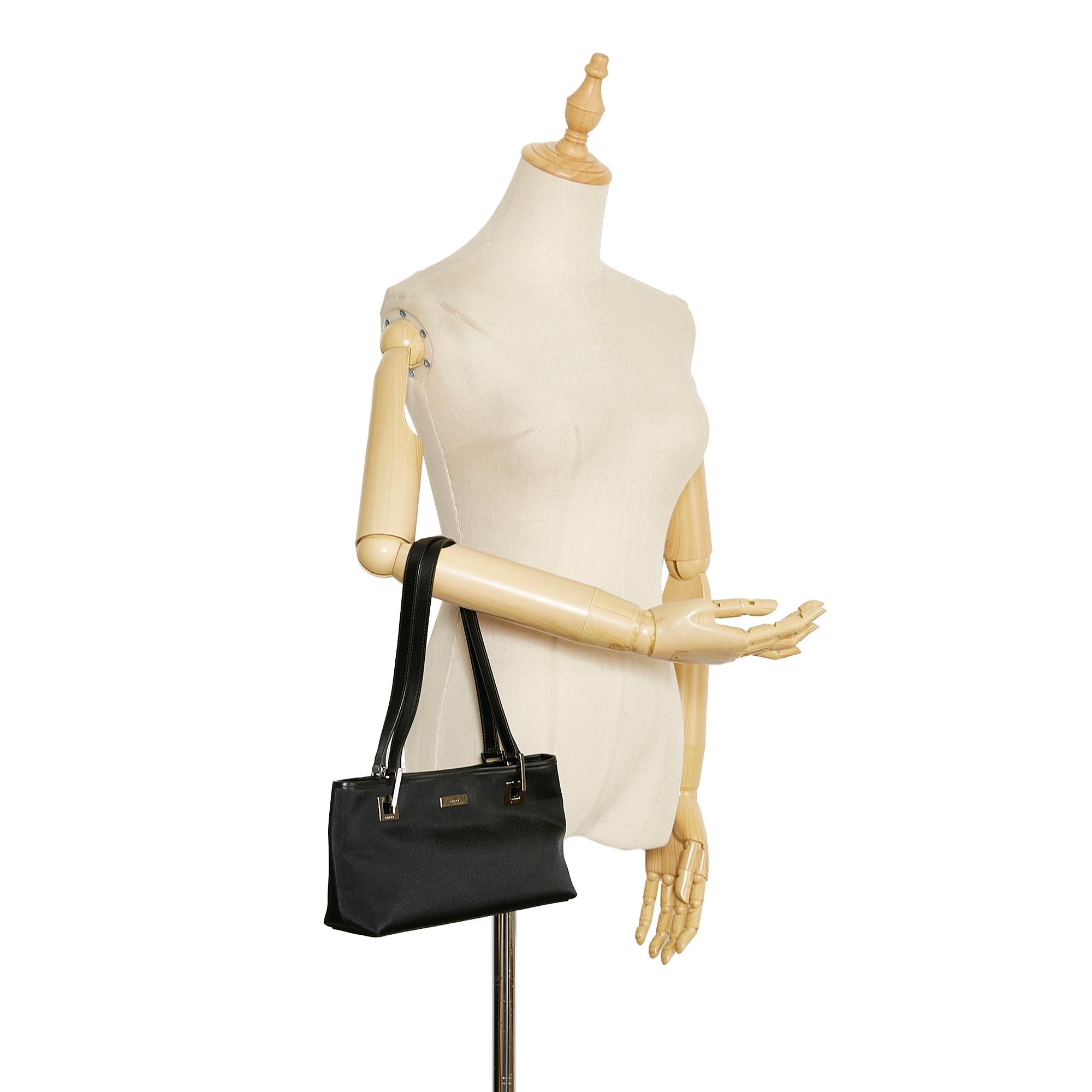 Gucci Satin Shoulder Bag (SHG-NnlyoT)