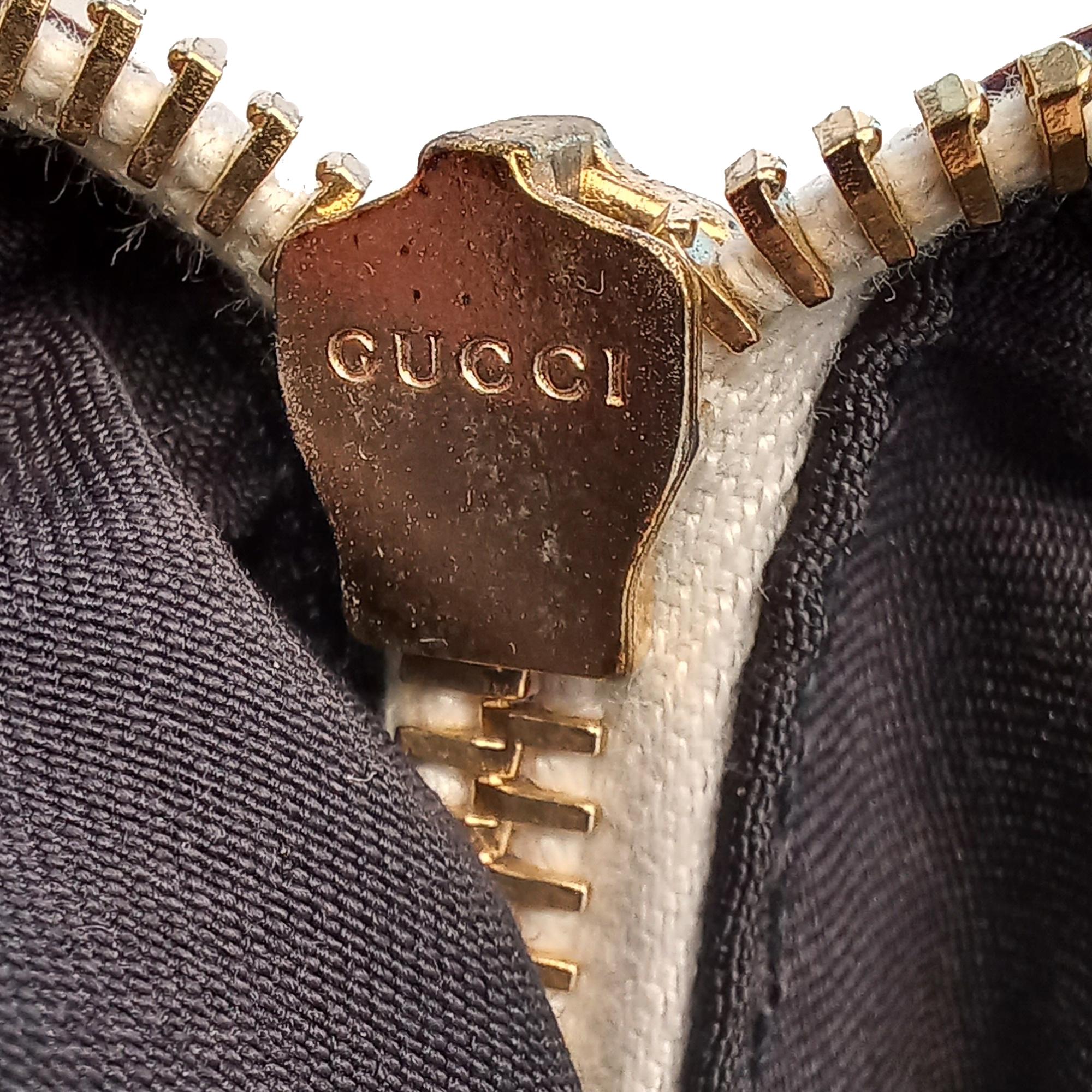 Gucci Small Capri Shoulder Bag (SHG-e3FxIu)