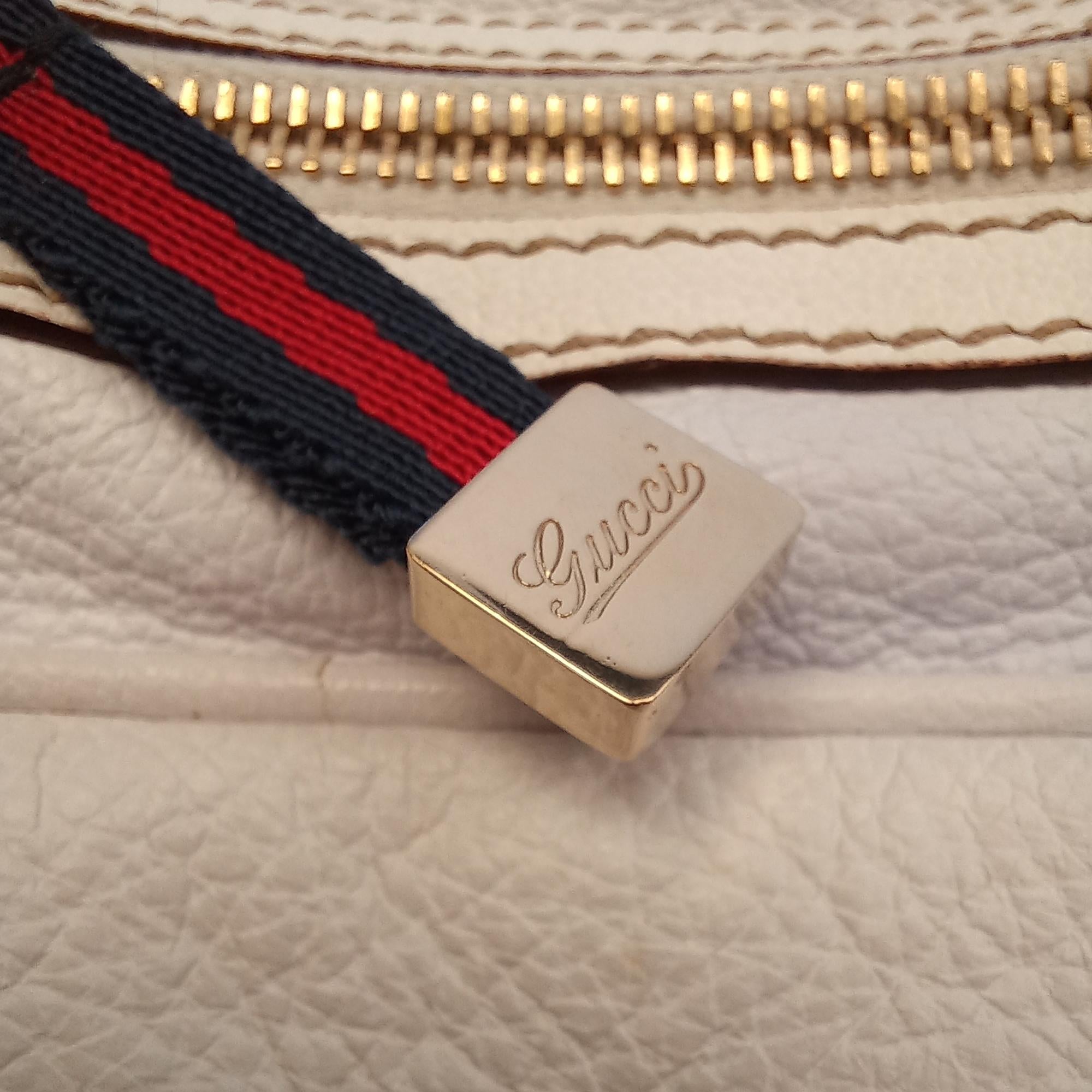 Gucci Small Capri Shoulder Bag (SHG-e3FxIu)
