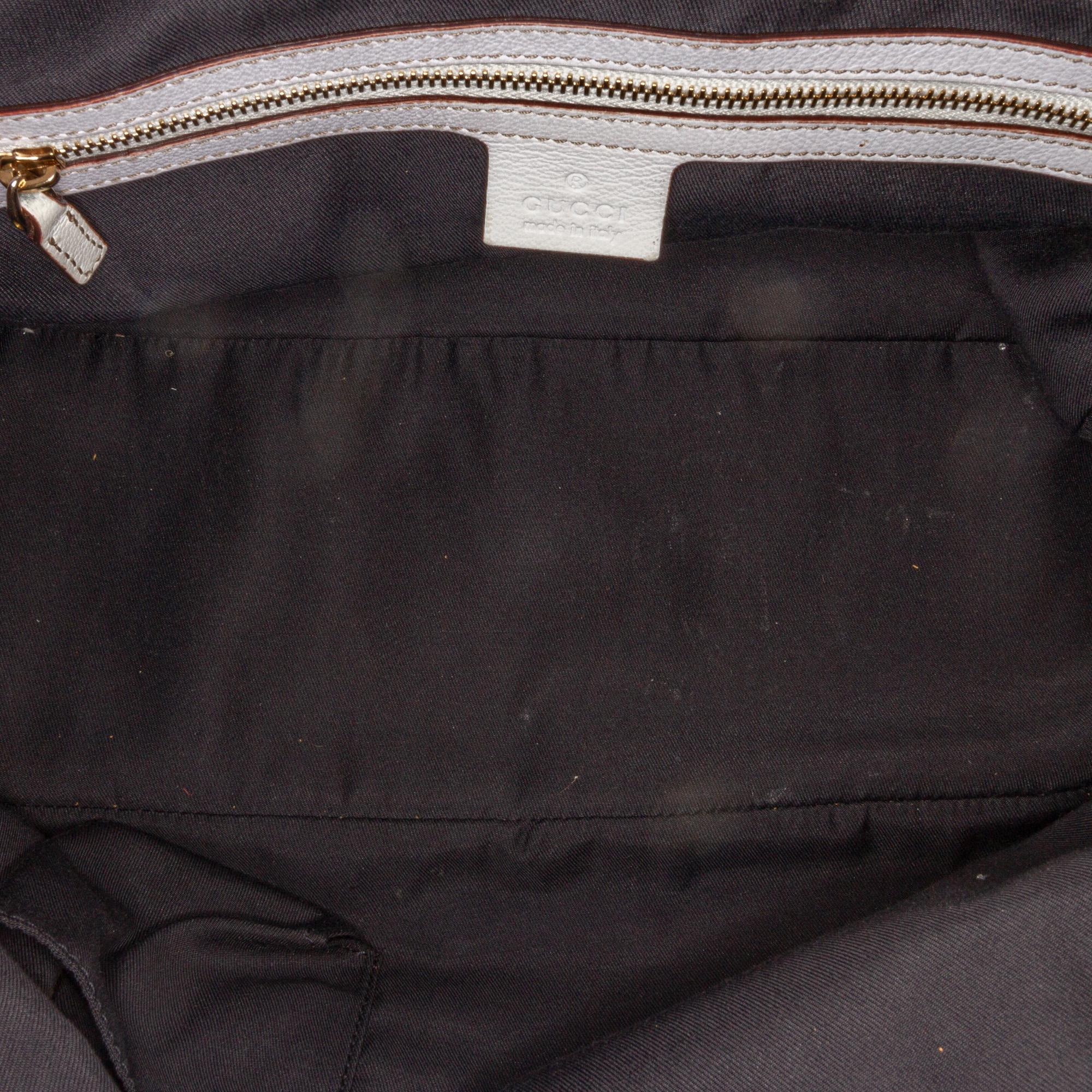 Gucci Small Capri Shoulder Bag (SHG-e3FxIu)