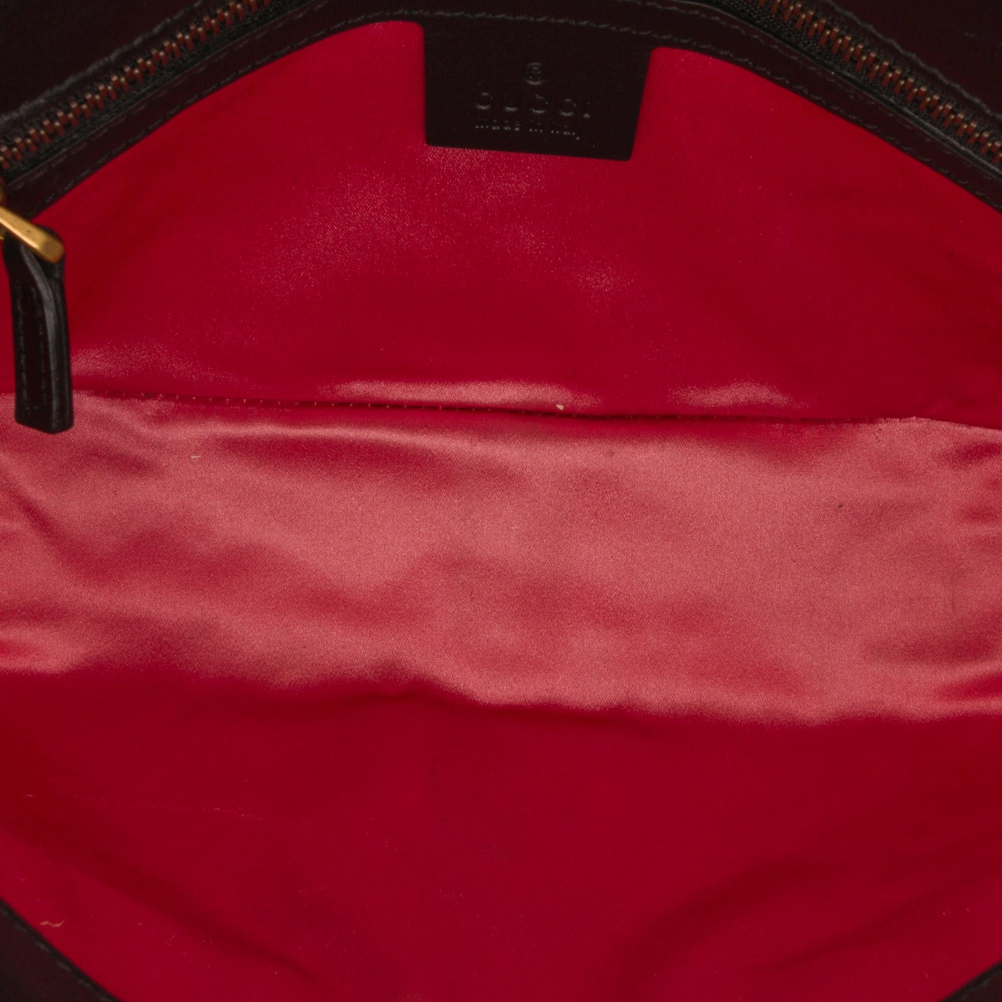 Gucci Small GG Marmont Matelasse Crossbody (SHG-UKnsD6)
