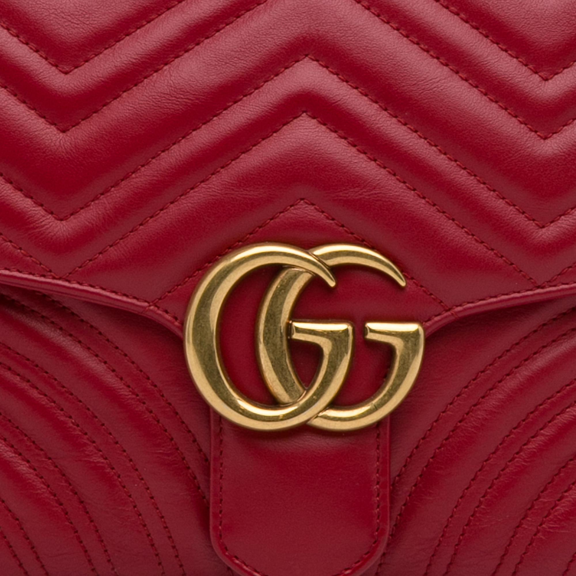 Gucci Small GG Marmont Matelasse Top Handle (SHG-hNCArE)