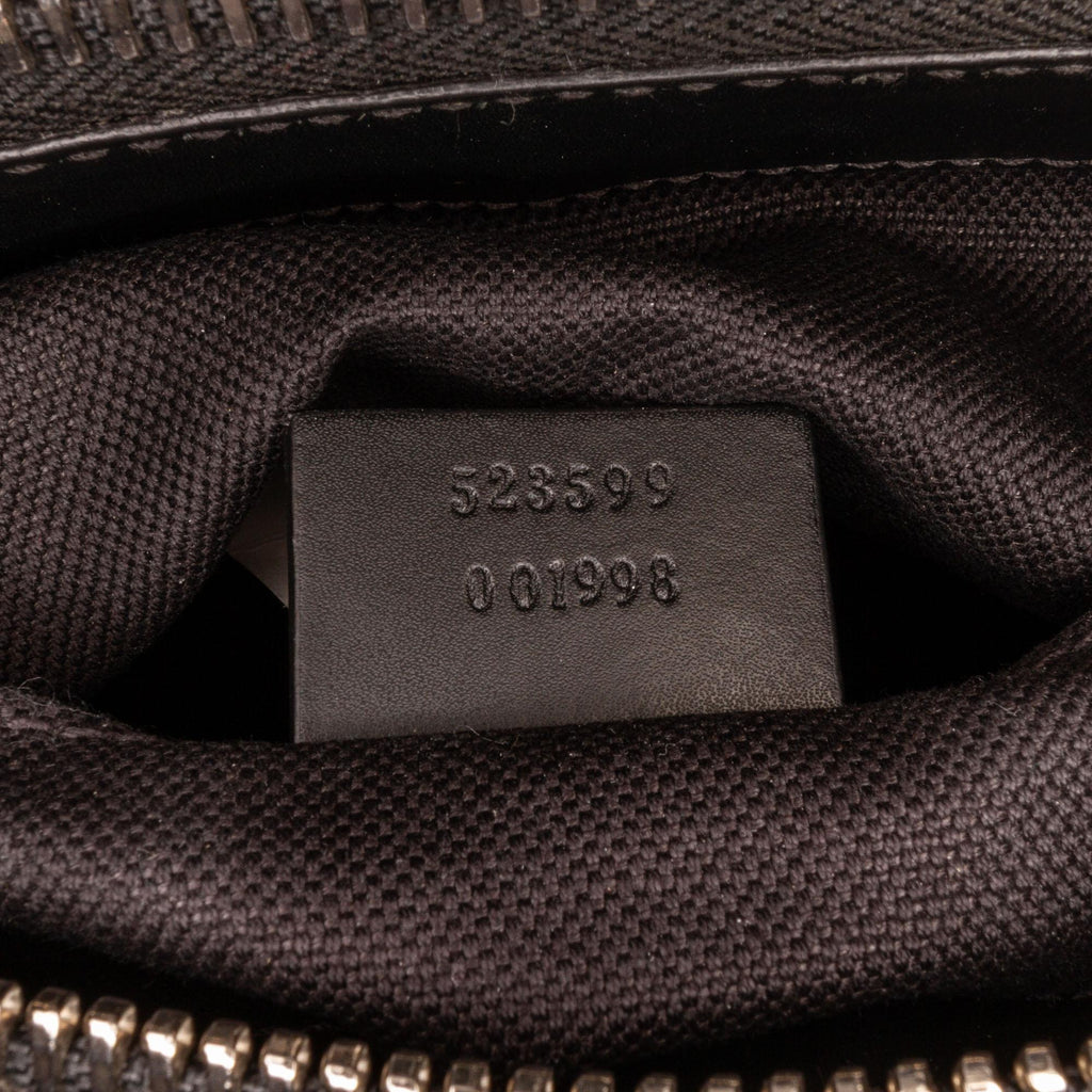 Gucci Small GG Supreme Messenger Bag (SHG-v3moky)