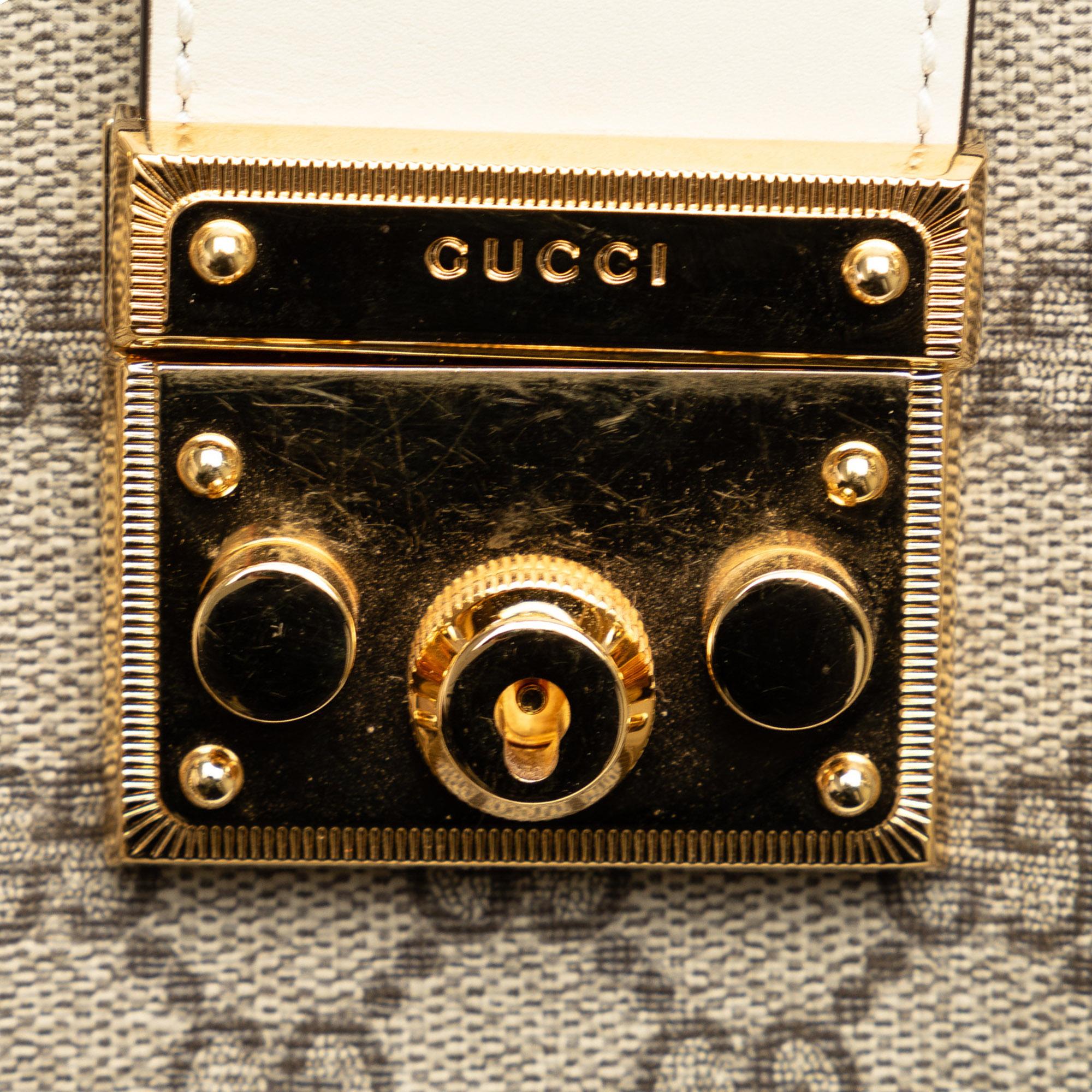 Gucci Small GG Supreme Padlock Tote (SHG-QfnOzS)
