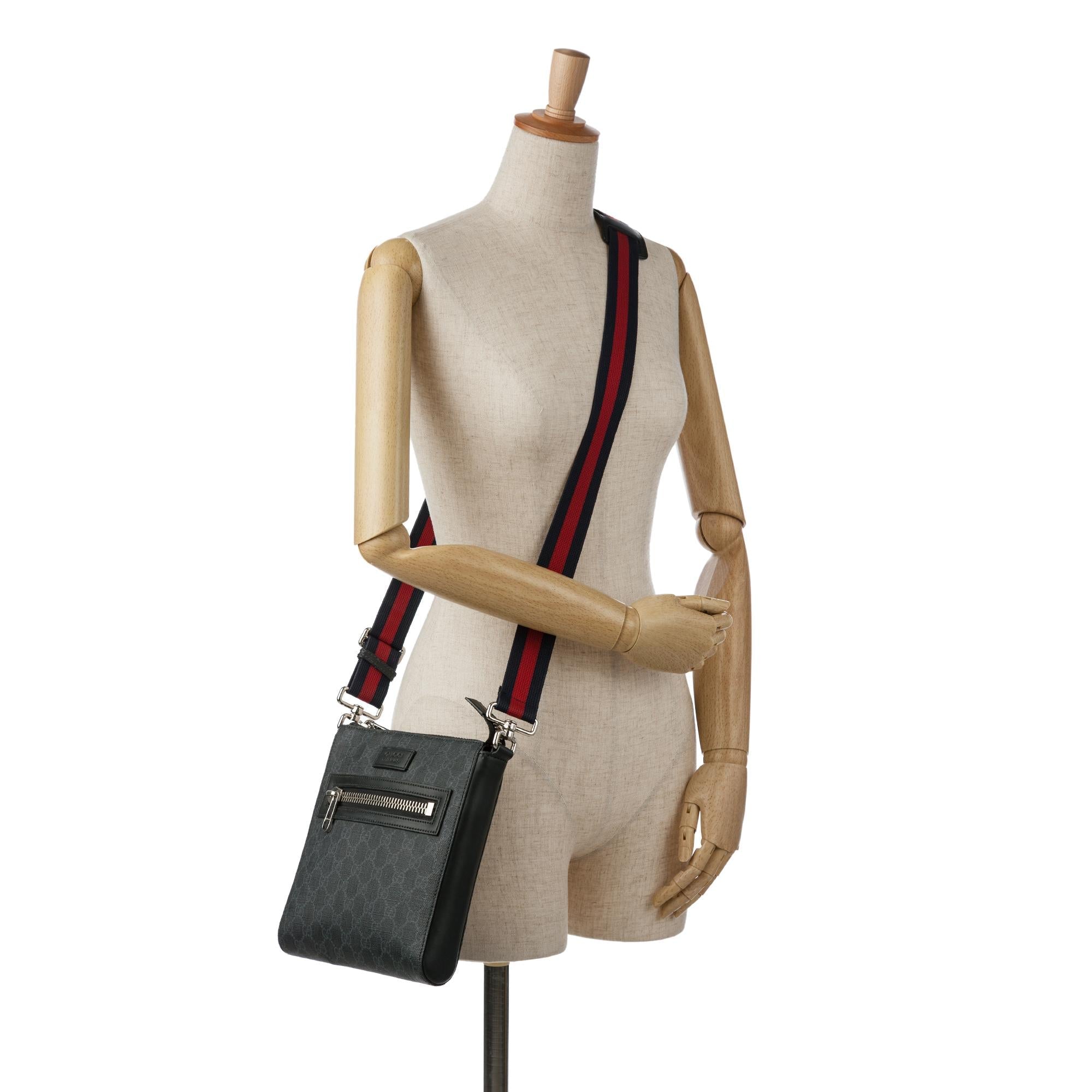 Gucci Small GG Supreme Web Crossbody (SHG-gvXh7Y)