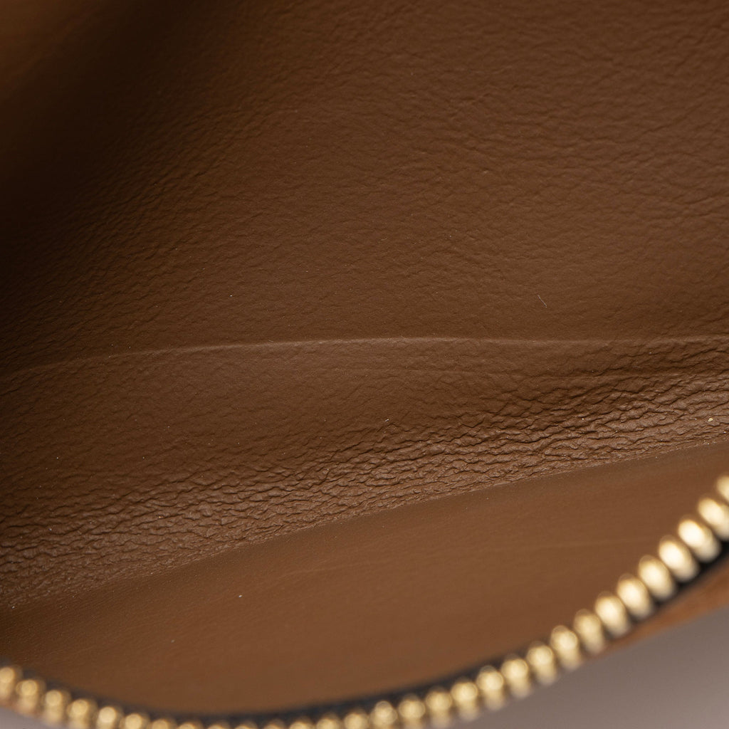 Gucci Suede Pochette (SHF-EPOUz5)