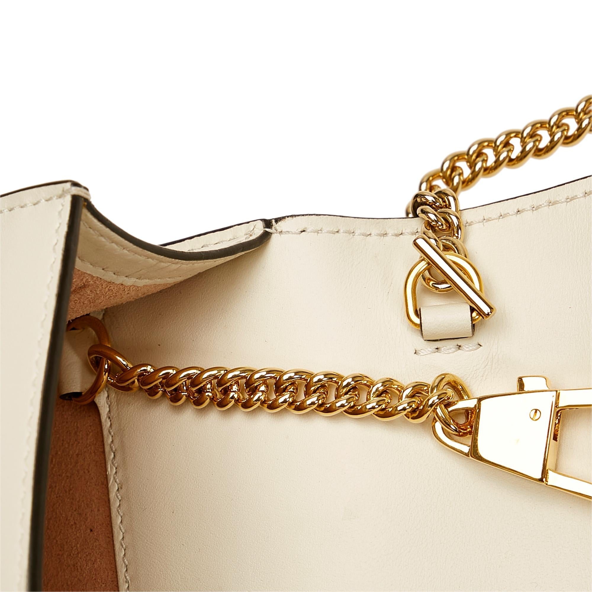 Gucci Super Mini Sylvie Crossbody Bag (SHG-ifuEsg)