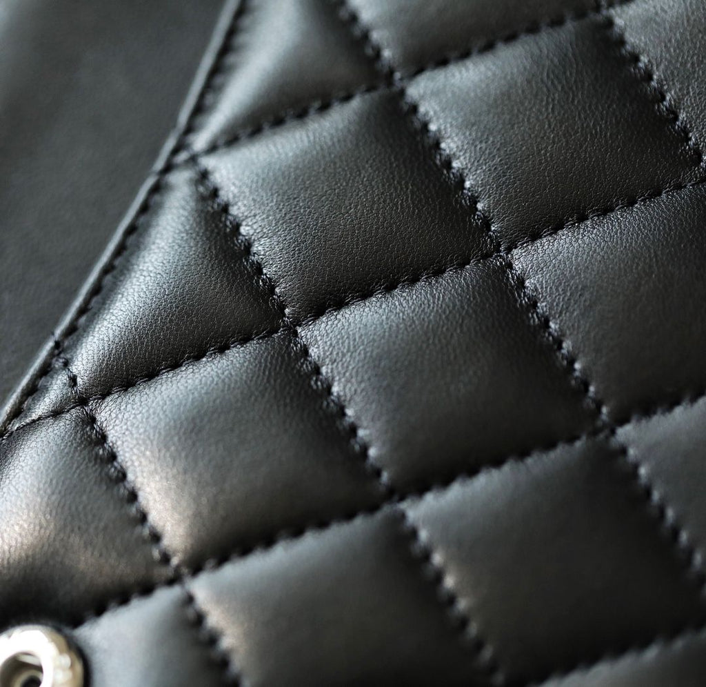 Chanel timeless classic Flap bag siLouis Vuittoner hardware