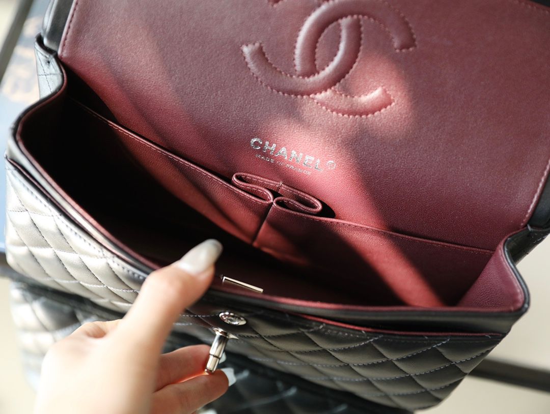 Chanel timeless classic Flap bag siLouis Vuittoner hardware