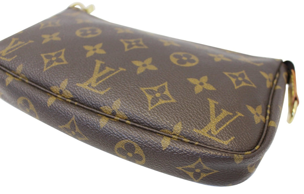 LOUIS VUITTON Monogram Canvas Pochette Accessoires Crossbody Bag