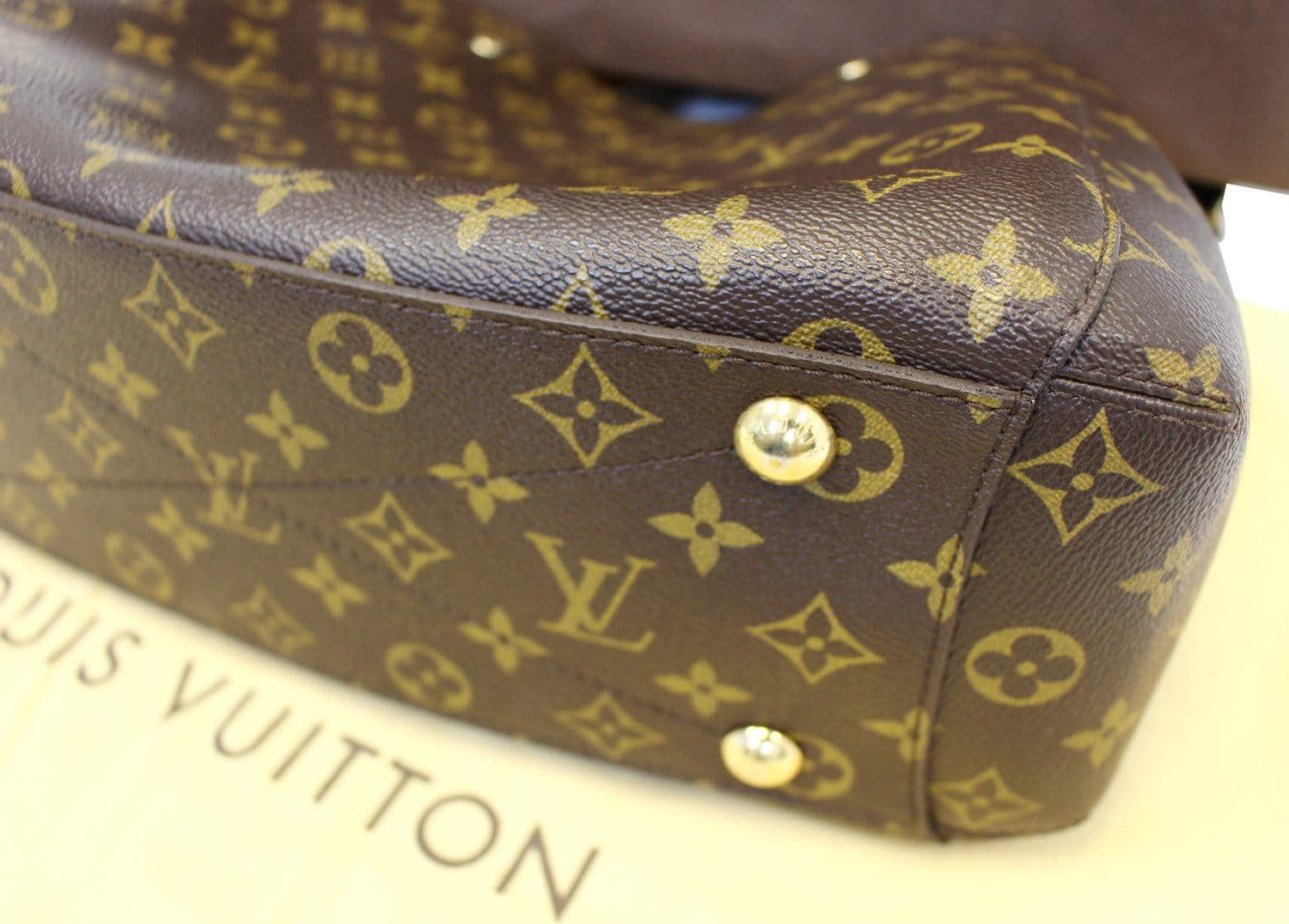 LOUIS VUITTON Monogram Canvas Montaigne MM Shoulder Bag