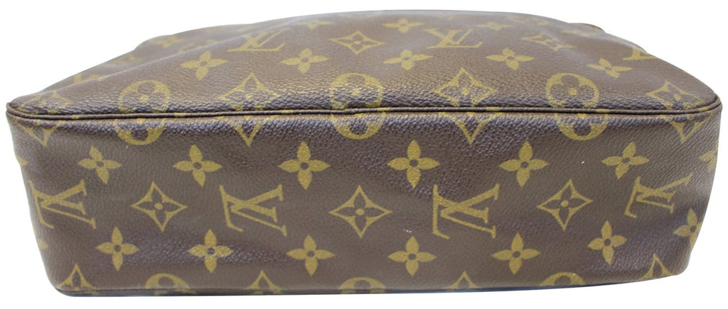 LOUIS VUITTON Monogram Canvas Trousse Toilette 28 Clutch