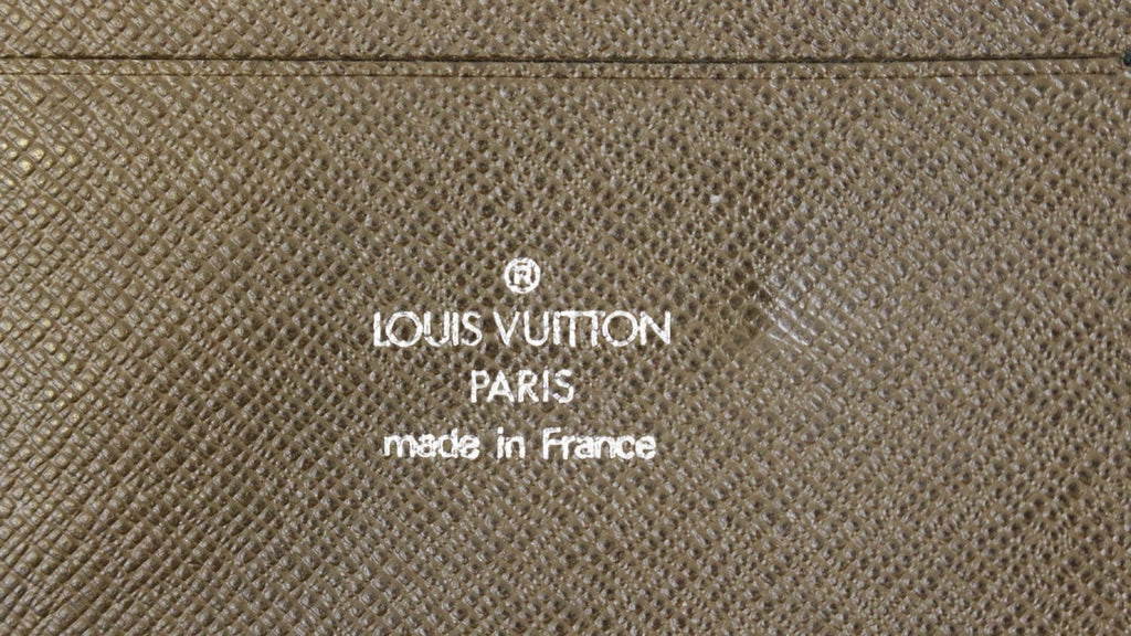 LOUIS VUITTON Atoll Organizer Taiga Wallet