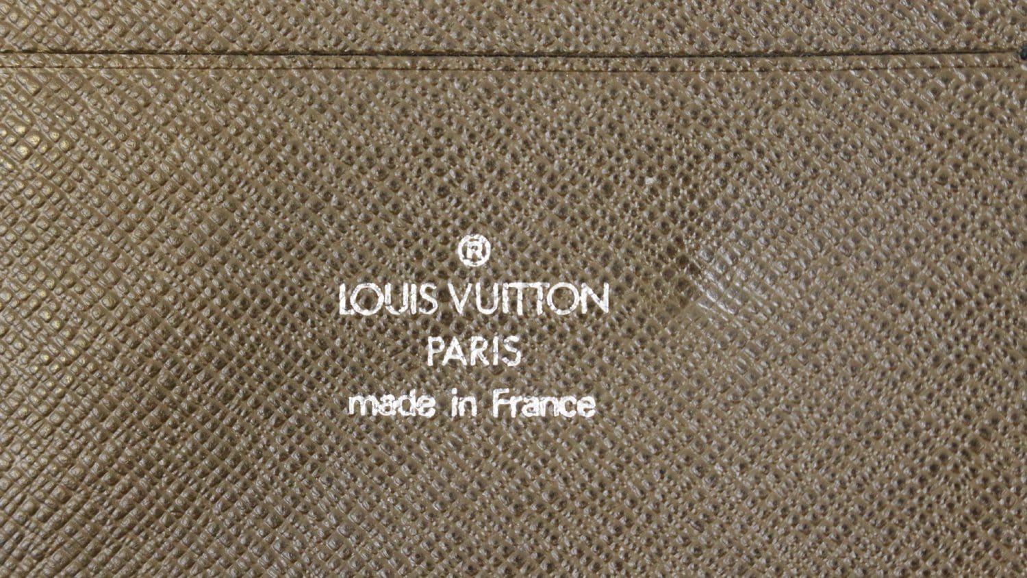 LOUIS VUITTON Atoll Organizer Taiga Wallet