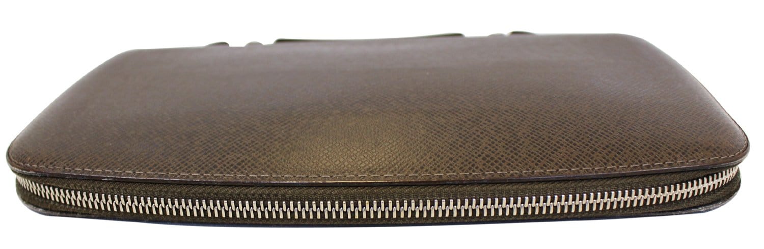 LOUIS VUITTON Atoll Organizer Taiga Wallet